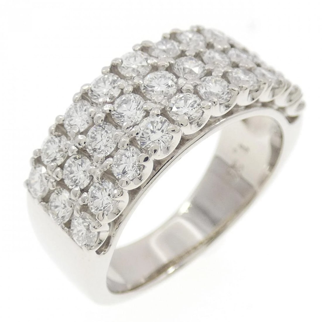 PT900 DIAMOND RING (1 of 3)