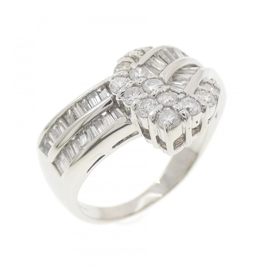 PT900 DIAMOND RING: PT900 Diamond Ring Brand: Unbranded Type/Style: Diamond Ring Material: Platinum900, Main Stone Natural Color: Platinum Size: US5 3/4 Accessories: None Accessories Notice: When purchasing pre-owned