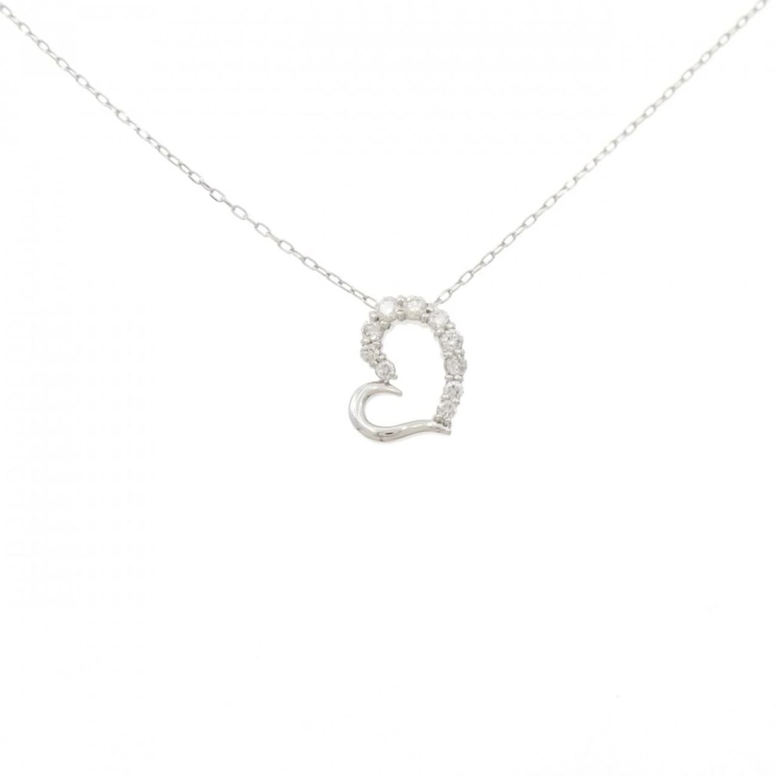 PT900/PT850 HEART DIAMOND NECKLACE: PT900/PT850 Heart Diamond Necklace Brand: Unbranded Type/Style: Diamond Necklace Material: Platinum900/Platinum850, Main Stone Natural Color: Platinum Size: length 45cm Pendant length approx. x width