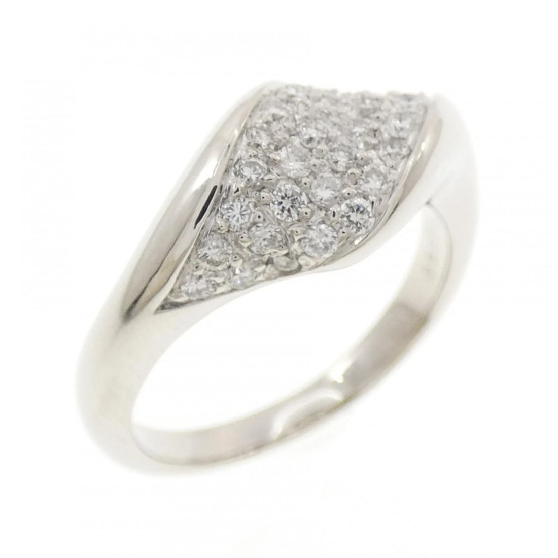 PT900 DIAMOND RING: PT900 Diamond Ring Brand: Unbranded Type/Style: Diamond Ring Material: Platinum900, Color: Platinum Size: US7 1/4 Accessories: None Accessories Notice: When purchasing pre-owned goods, please refer