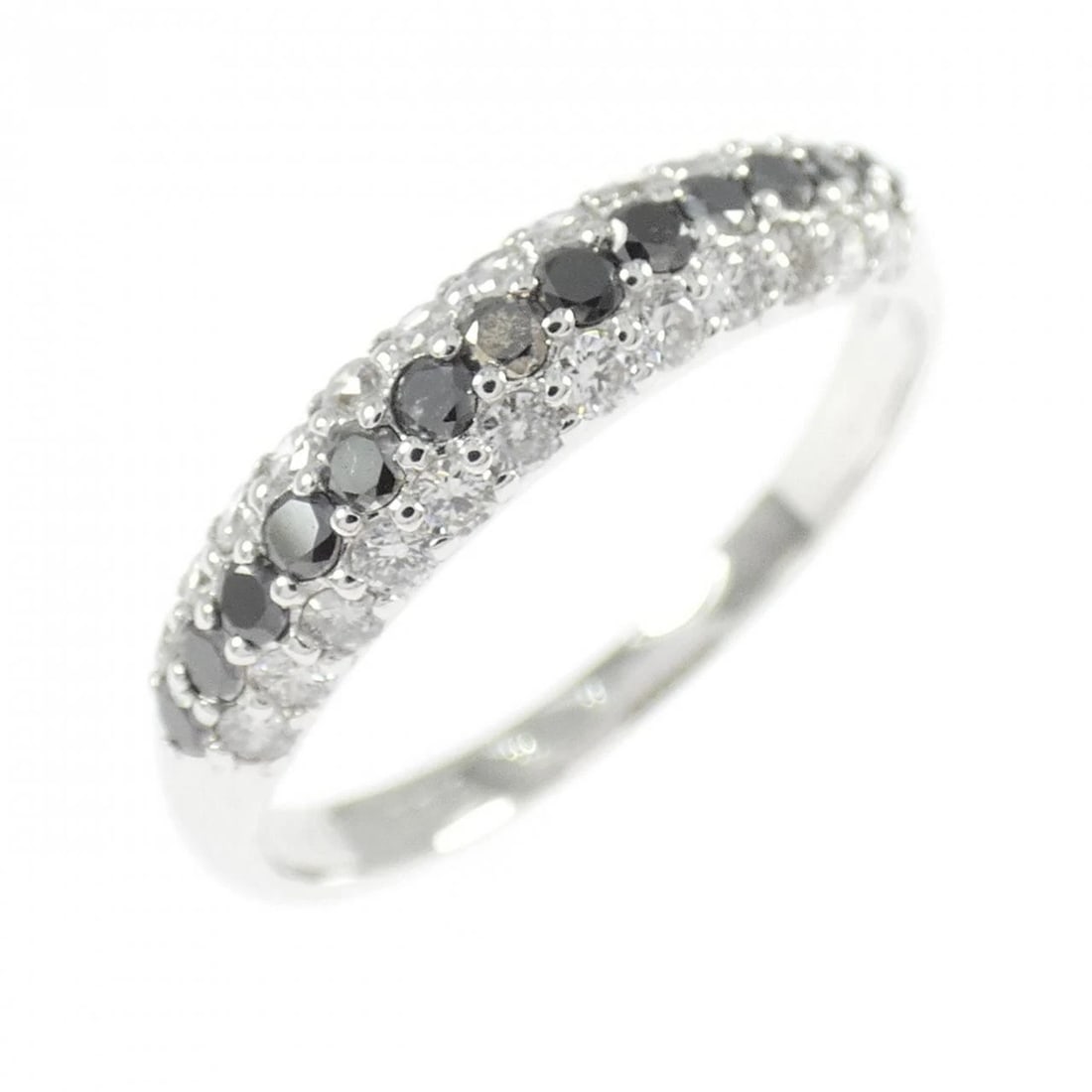 K18WG DIAMOND RING: K18WG Diamond Ring Brand: Unbranded Type/Style: Diamond Ring Material: K18 white gold, Color: white gold Size: US6 1/4 Accessories: None Accessories Notice: When purchasing pre-owned goods, please