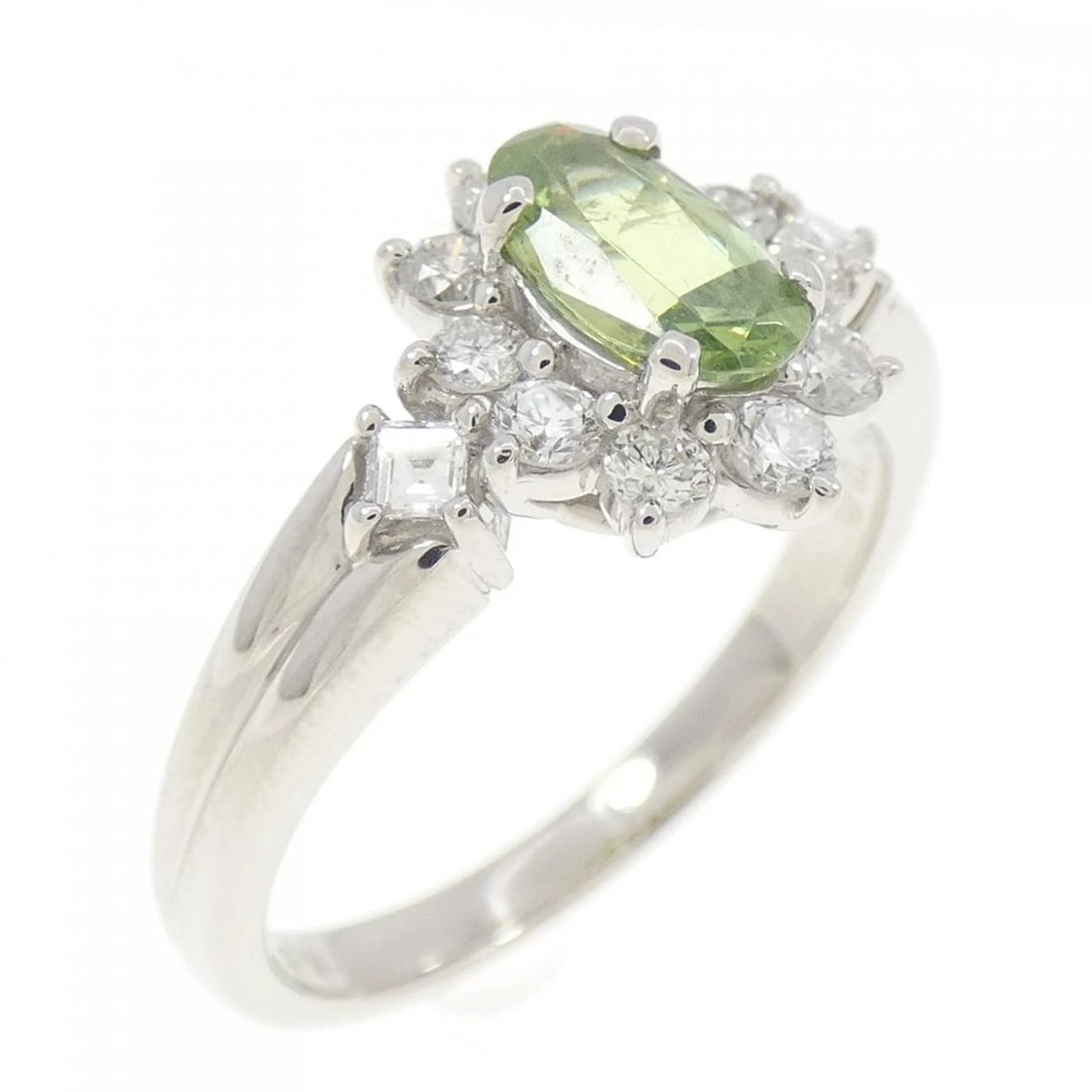PT900 DEMANTOID GARNET RING: PT900 Demantoid Garnet Ring Brand: Unbranded Type/Style: Demantoid Garnet Ring Material: Platinum900, Color: Platinum Size: US6 Accessories: None Accessories Notice: When purchasing pre-owned goods,