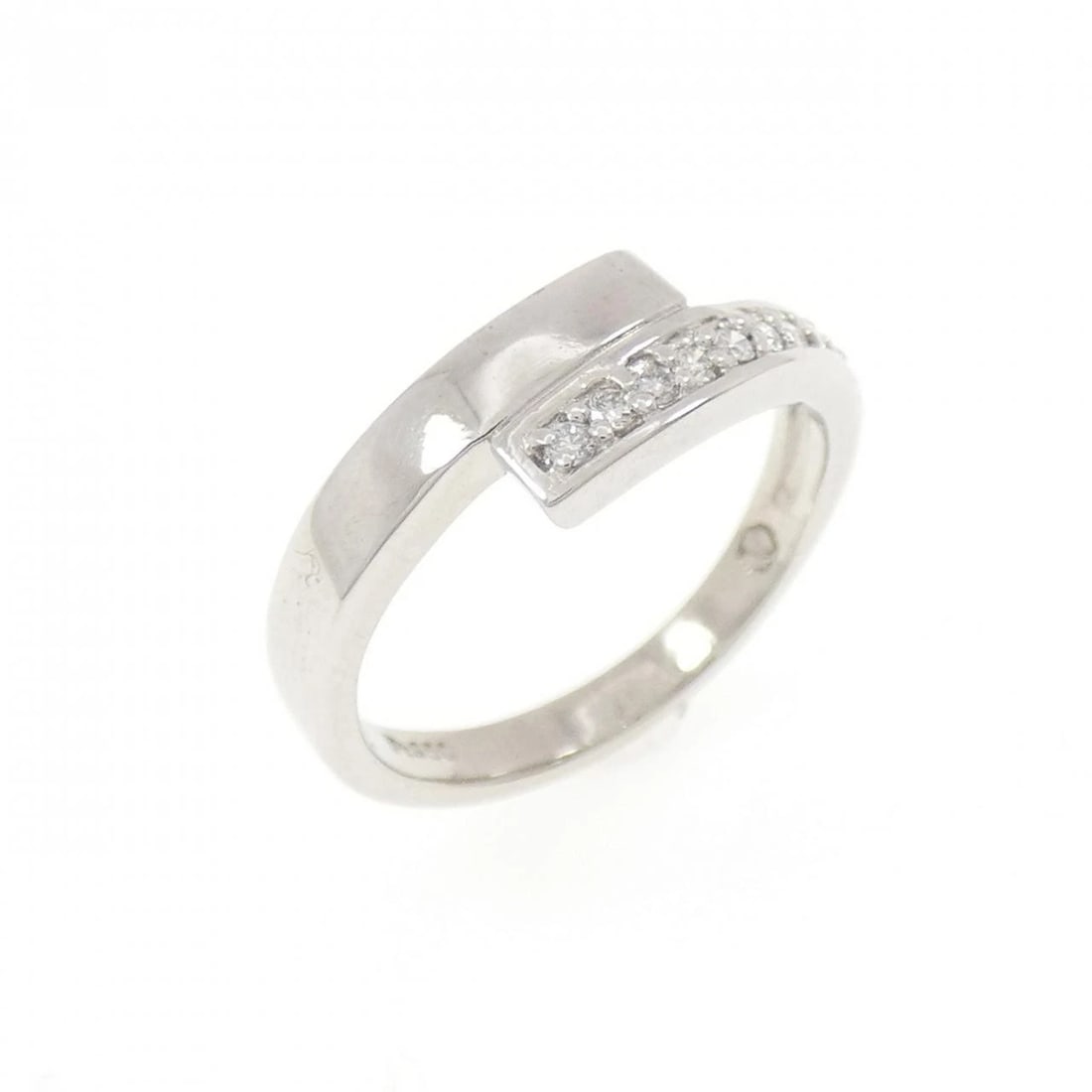 PT950 DIAMOND PINKY RING: PT950 Diamond Pinky Ring Brand: Unbranded Type/Style: Diamond Ring Material: Platinum950, Color: Platinum Size: US3 Accessories: None Accessories Notice: When purchasing pre-owned goods, please refer