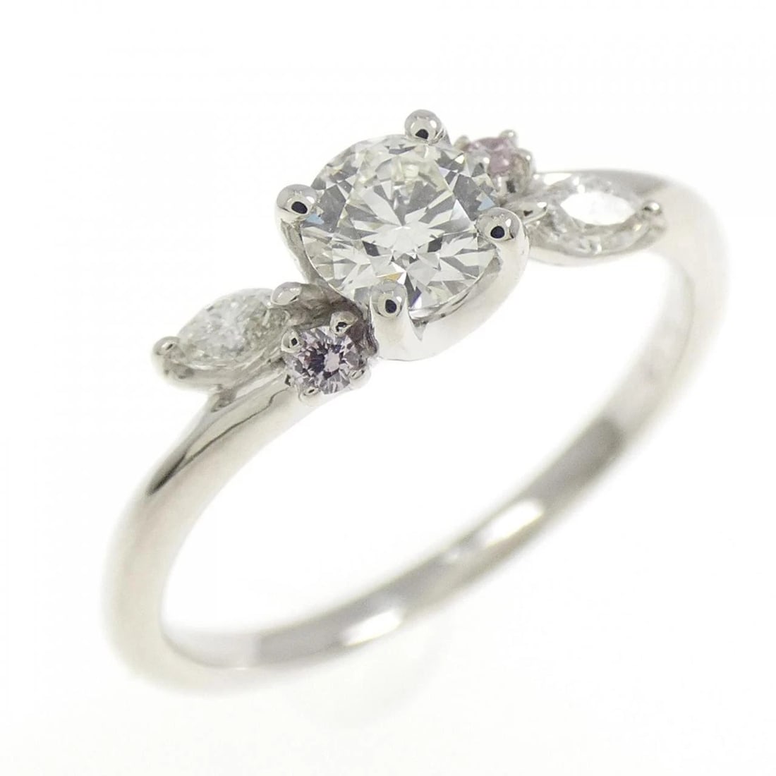 PT900 DIAMOND RING: PT900 Diamond Ring Brand: Unbranded Type/Style: Diamond Ring Material: Platinum900, Main Stone Natural Color: Platinum Size: US4 1/4 Accessories: None Accessories Notice: When purchasing pre-owned