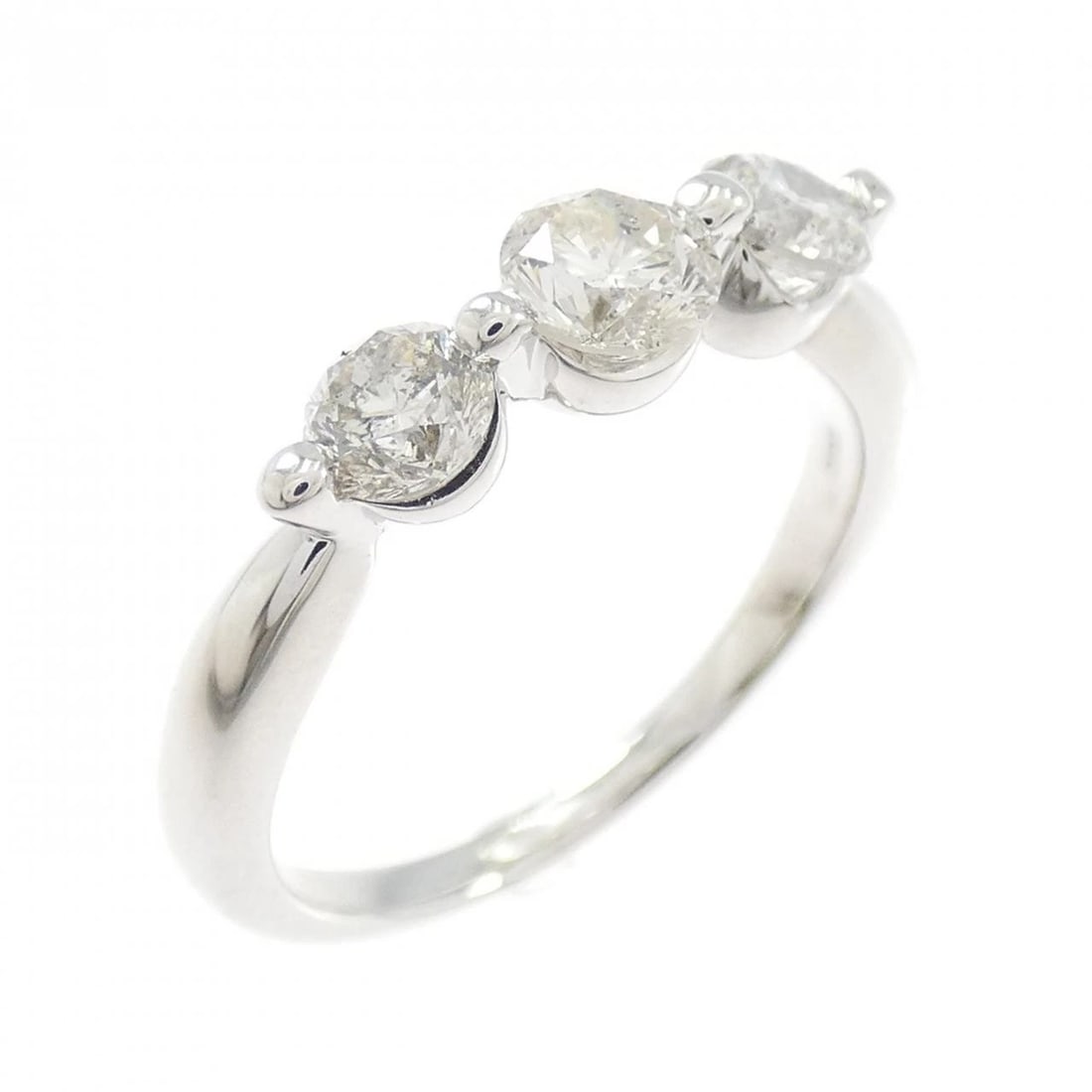 K18WG THREE STONE DIAMOND RING: K18WG Three Stone Diamond Ring Brand: Unbranded Type/Style: Diamond Ring Material: K18 white gold, Main Stone Natural Color: white gold Size: US7 Accessories: None Accessories Notice: When purchasing
