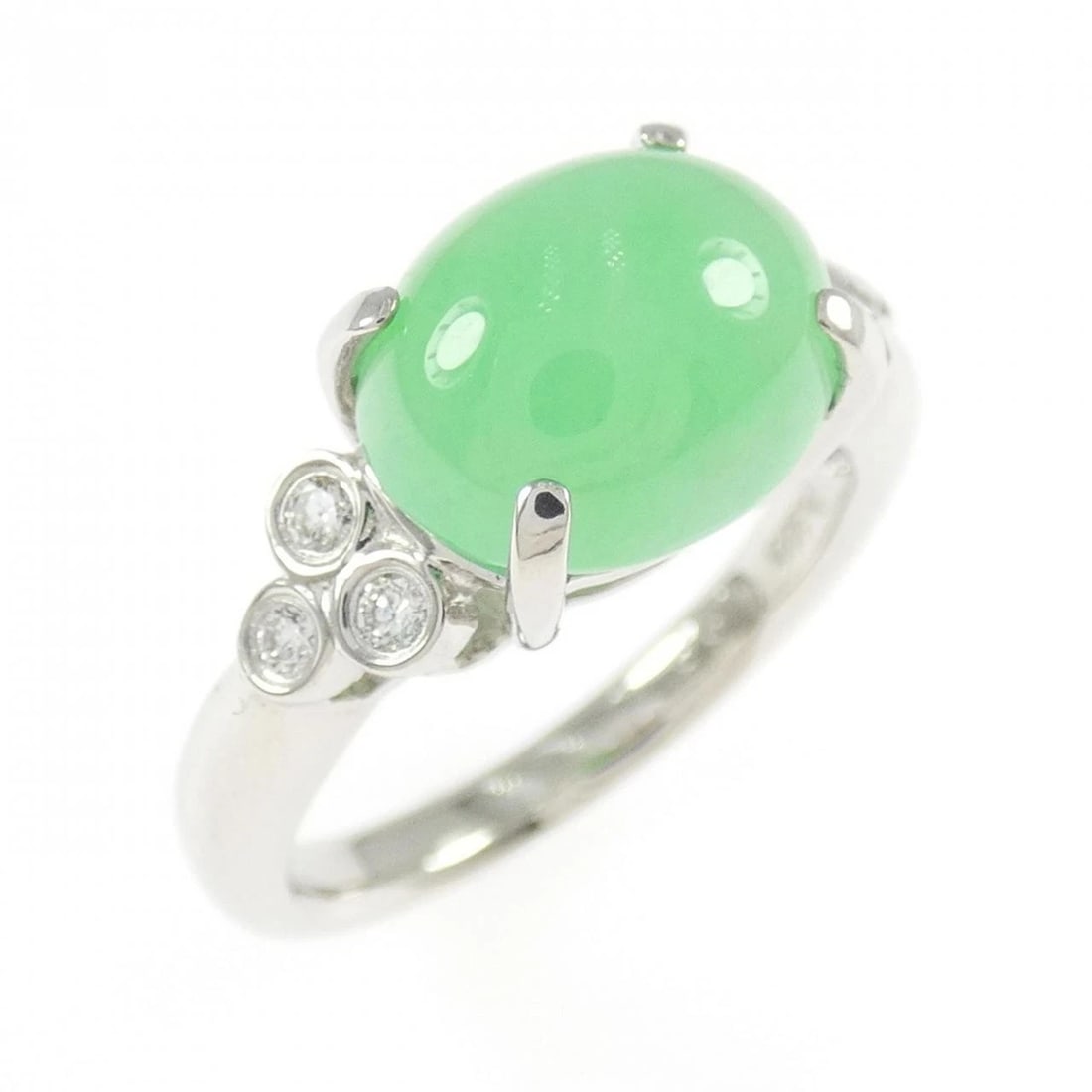 PT900 JADE RING: PT900 Jade Ring Brand: Unbranded Type/Style: Jade Ring Material: Platinum900, Color: Platinum Size: US6 1/4 Accessories: None Accessories Notice: When purchasing pre-owned goods, please refer to the