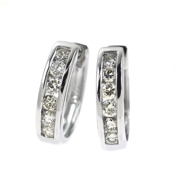 PT900 DIAMOND HOOP EARRING: Pt900 diamond hoop earring Brand: None Type/Style: piercing Material: Pt900, Main Stone Natural Color: None Size: Length/Width/Diameter 15.0 Accessories: None Accessories Notice: When purchasing