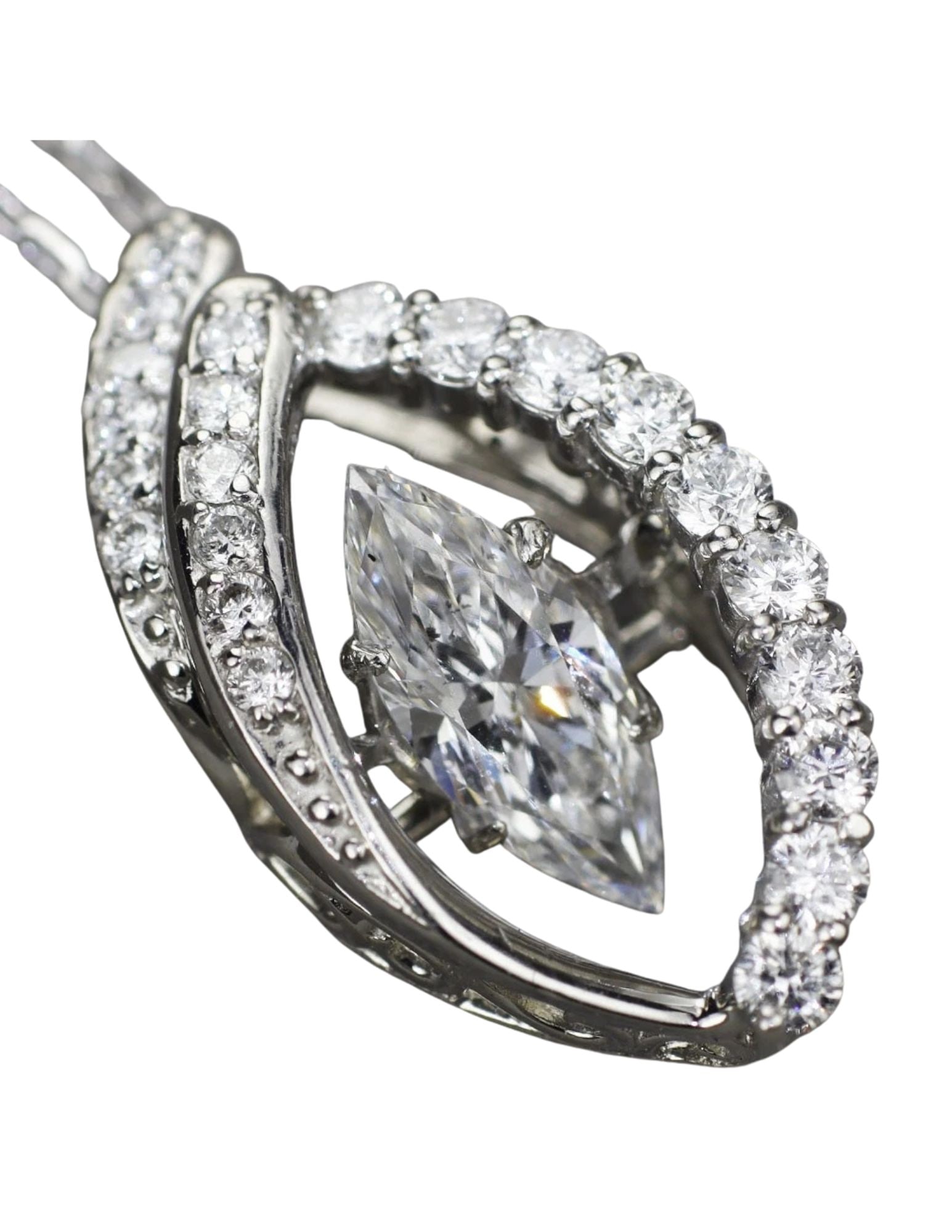 PT900/ K18WG MARQUISE DIAMOND PENDANT NECKLACE: Pt900/ K18WG Marquise Diamond Pendant Necklace Brand: None Type/Style: pendant necklace Material: Pt900, Main Stone Natural Color: None Size: Chain Length: 45cm Accessories: None Accessories Notice: