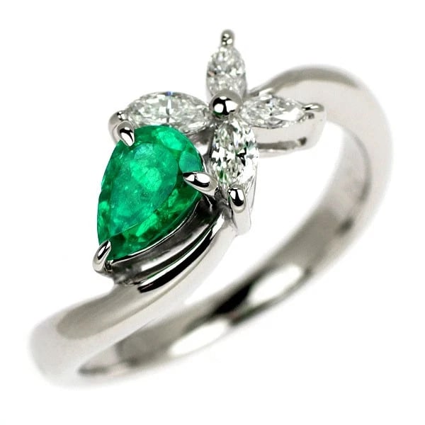 PT900 EMERALD DIAMOND RING: Pt900 emerald diamond ring Brand: None Type/Style: Ring Material: Pt900, Main Stone Emerald Color: None Size: 4 US Accessories: None Accessories Notice: When purchasing pre-owned goods, please refer