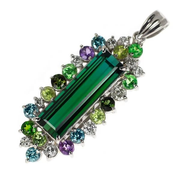PT900 GREEN TOURMALINE COLOR STONE DIAMOND PENDANT TOP: PT900 green tourmaline color stone diamond pendant top Brand: None Type/Style: pendant top Material: Pt900, Main Stone Natural/tourmaline Color: Pt Size: Length/Width/Diameter 42.3 Accessories: None