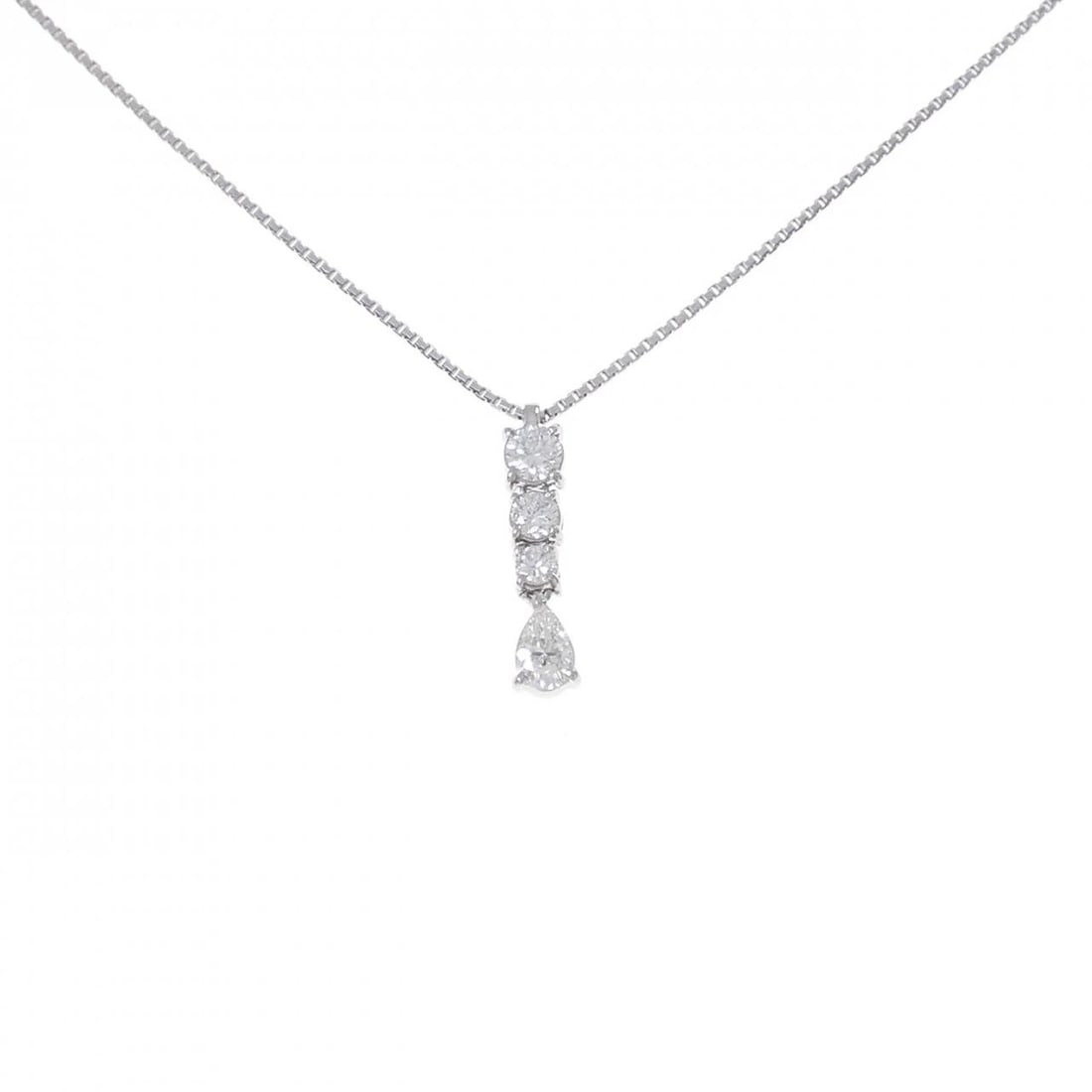 PT900/PT850 DIAMOND NECKLACE: PT900/PT850 Diamond Necklace Brand: Unbranded Type/Style: Diamond Necklace Material: Platinum900/Platinum850, Main Stone Natural Color: PT Size: Length: 45cm Accessories: None Accessories Notice: