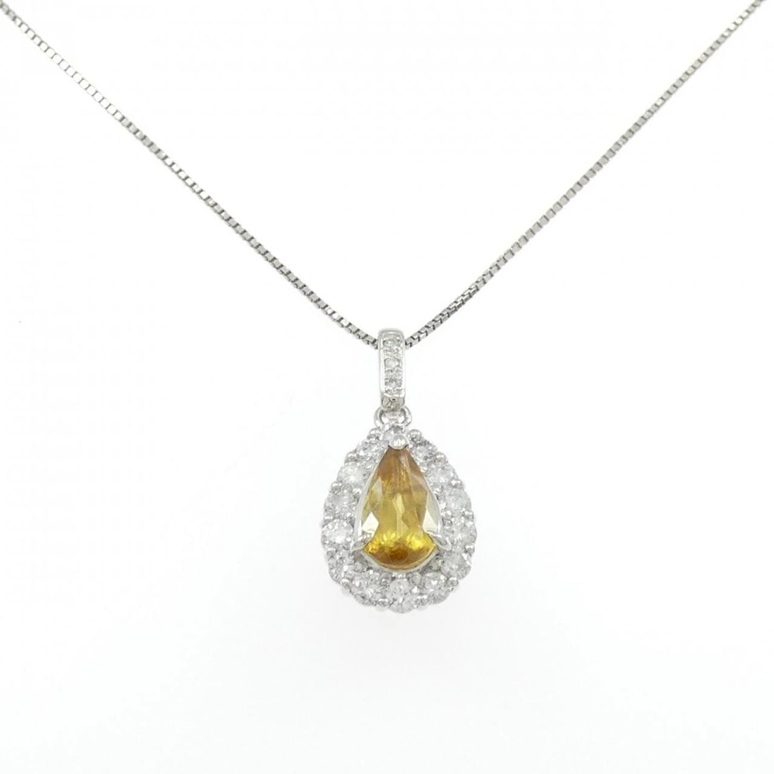PT900/PT850 SPHENE NECKLACE: PT900/PT850 Sphene Necklace Brand: Unbranded Type/Style: Sphene Necklace Material: Platinum900/Platinum850, Main Stone Sphene. Natural Color: PT Size: Length: 45cm Accessories: None Accessories