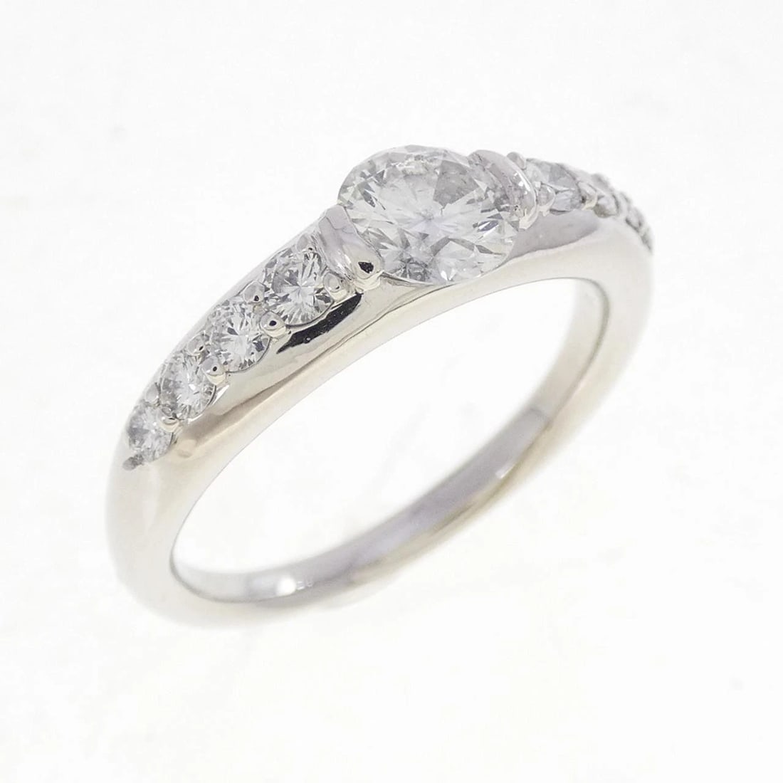PT900 DIAMOND RING: PT900 Diamond Ring Brand: Unbranded Type/Style: Diamond Ring Material: PT900, Main Stone Natural Color: PT Size: US6 1/4 Accessories: None Accessories Notice: When purchasing pre-owned goods, please