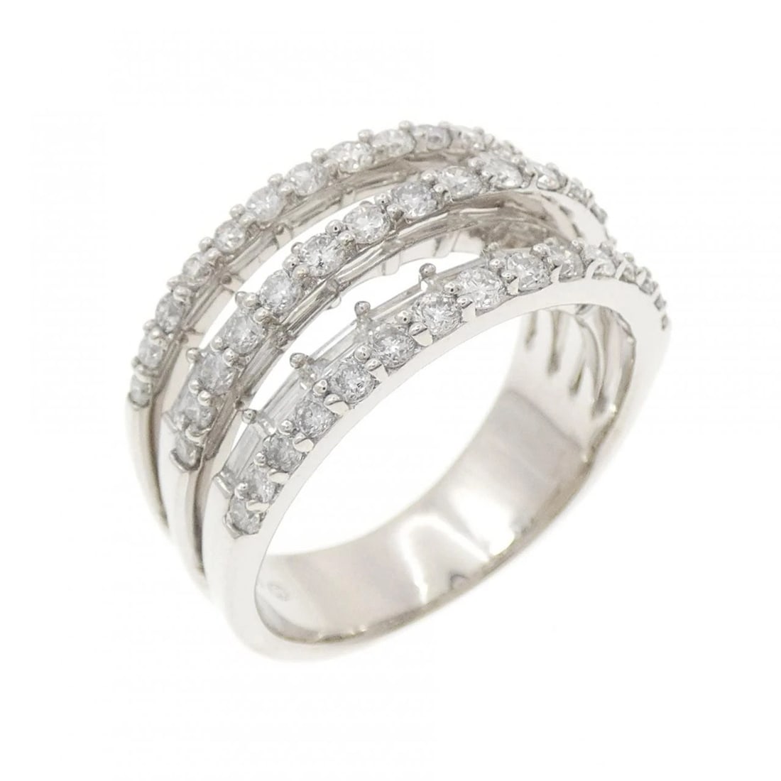 750WG DIAMOND RING (1 of 3)