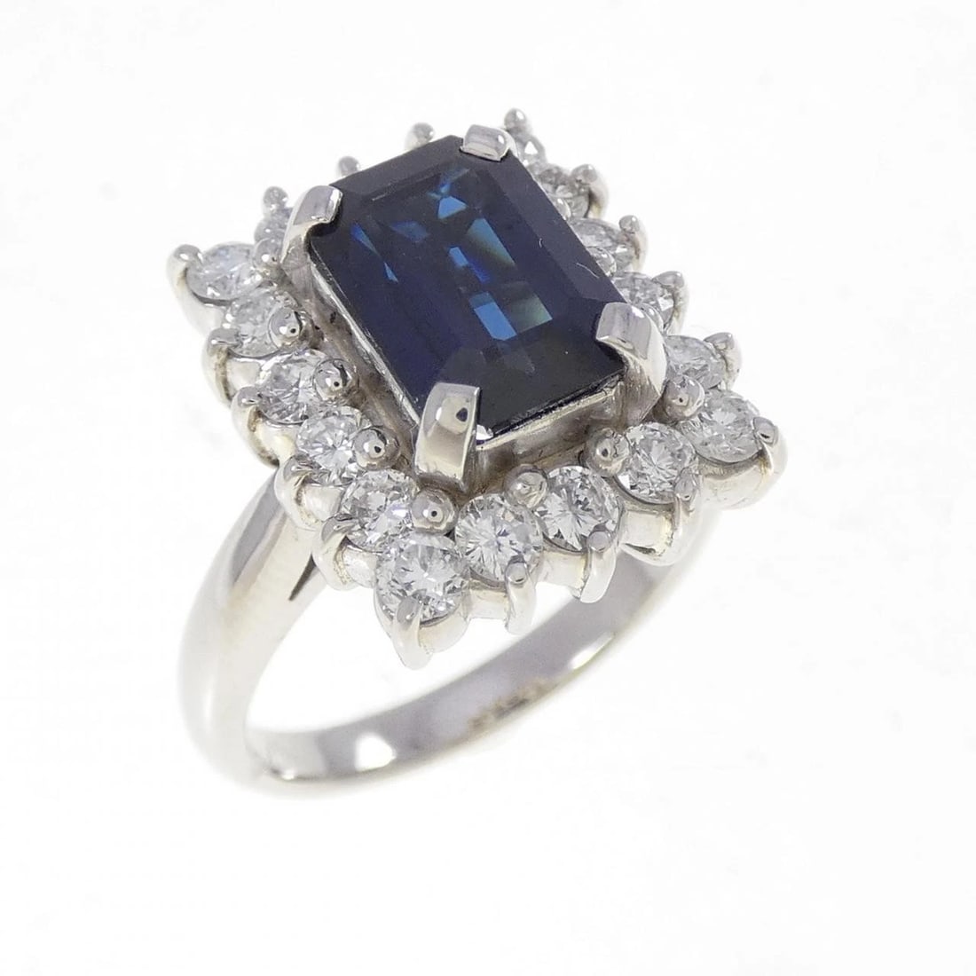 PT900 SAPPHIRE RING: PT900 Sapphire Ring Brand: Unbranded Type/Style: Sapphire Ring Material: Platinum900, Main Stone Sapphire, Natural Color: PT Size: US6 1/2 Accessories: None Accessories Notice: When purchasing