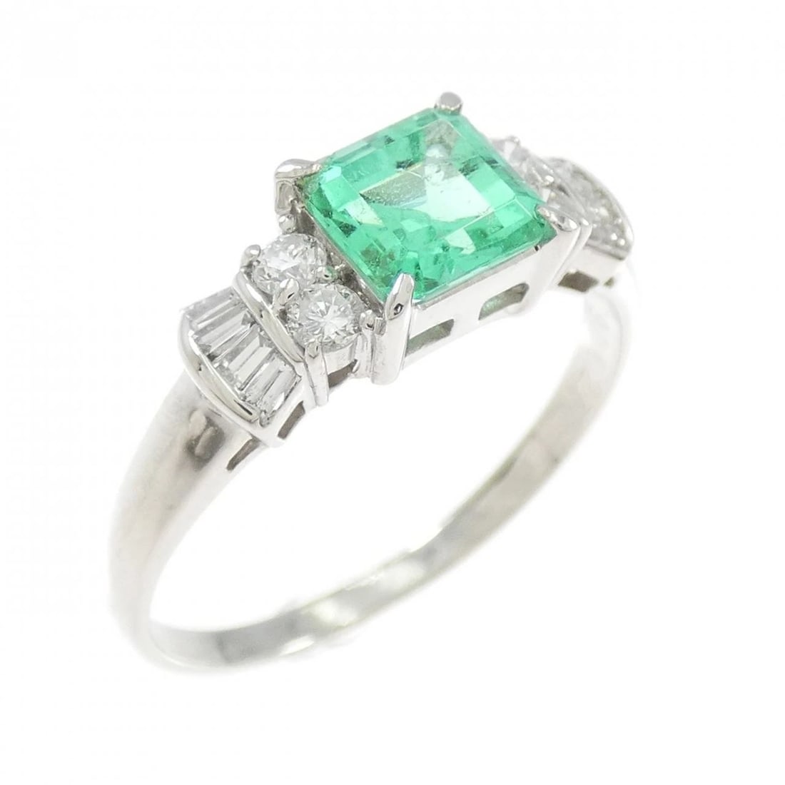 PT900 EMERALD RING: PT900 Emerald Ring Brand: Unbranded Type/Style: Emerald Ring Material: Platinum900, Main Stone Emerald, Natural Color: PT Size: US8 Accessories: None Accessories Notice: When purchasing pre-owned