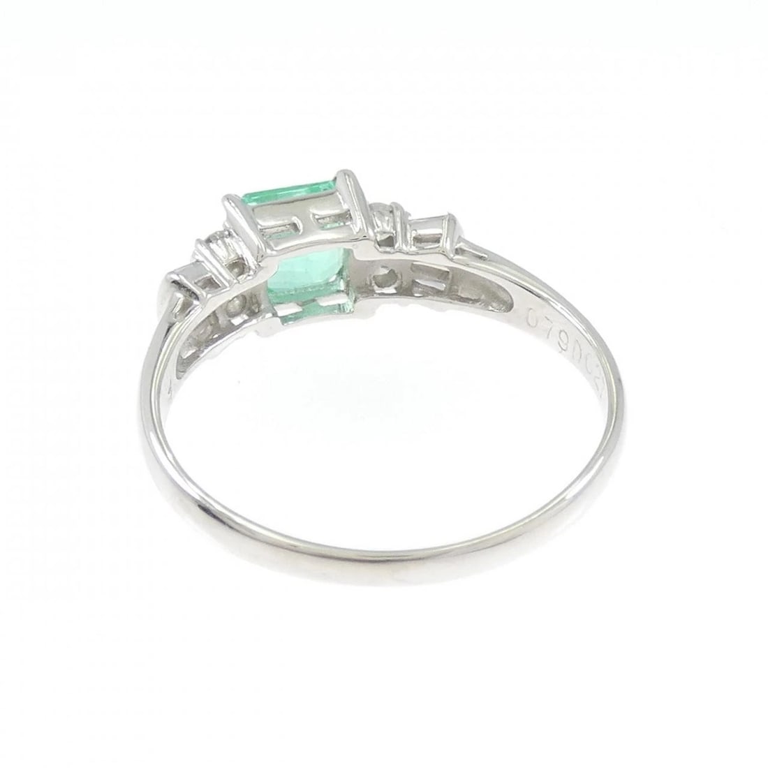 PT900 EMERALD RING - 3