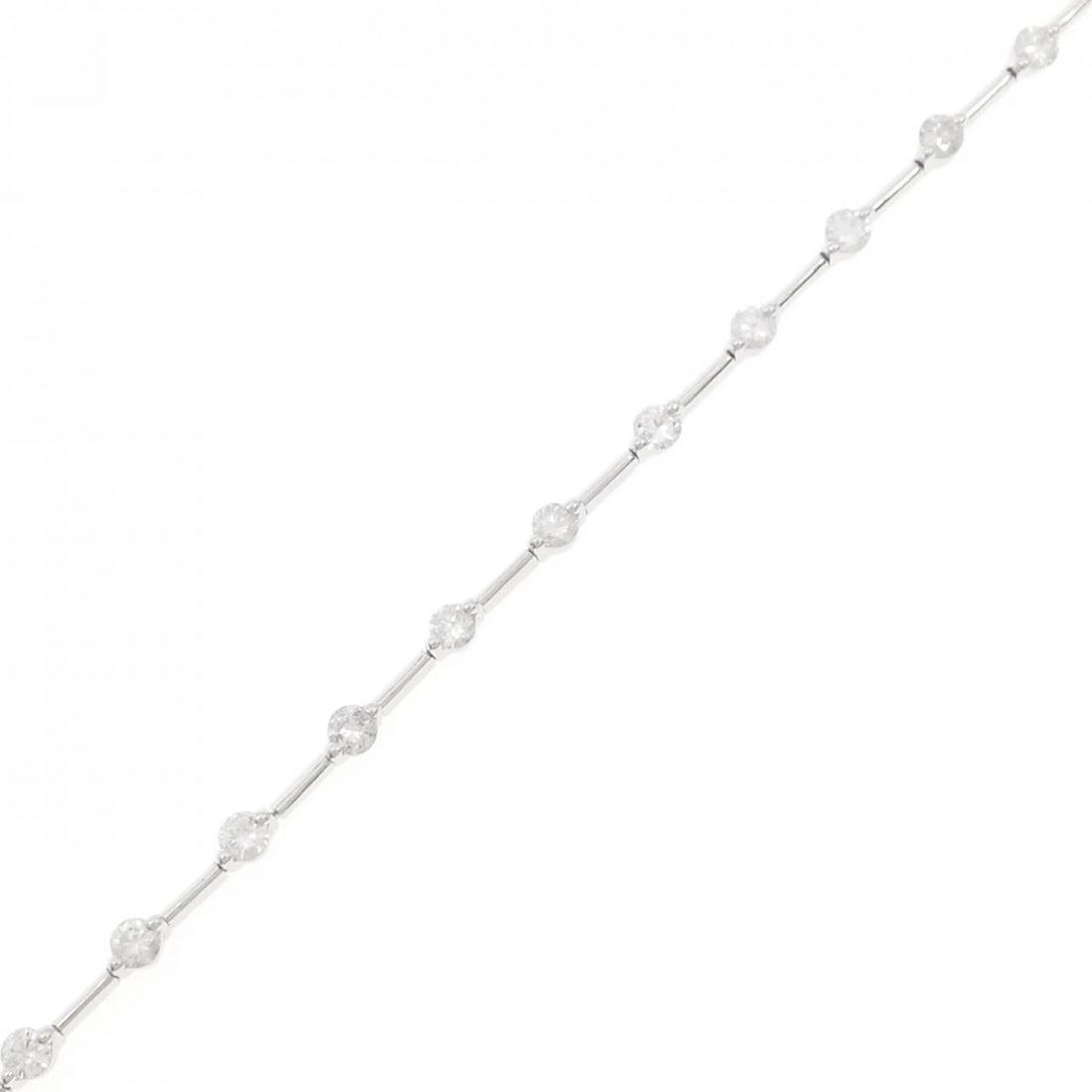 K18WG DIAMOND BRACELET: K18WG Diamond Bracelet Brand: Unbranded Type/Style: Diamond Bure Rubbed T Material: K18 white gold, Main Stone Natural Color: WG Size: Length: 18cm Accessories: None Accessories Notice: When