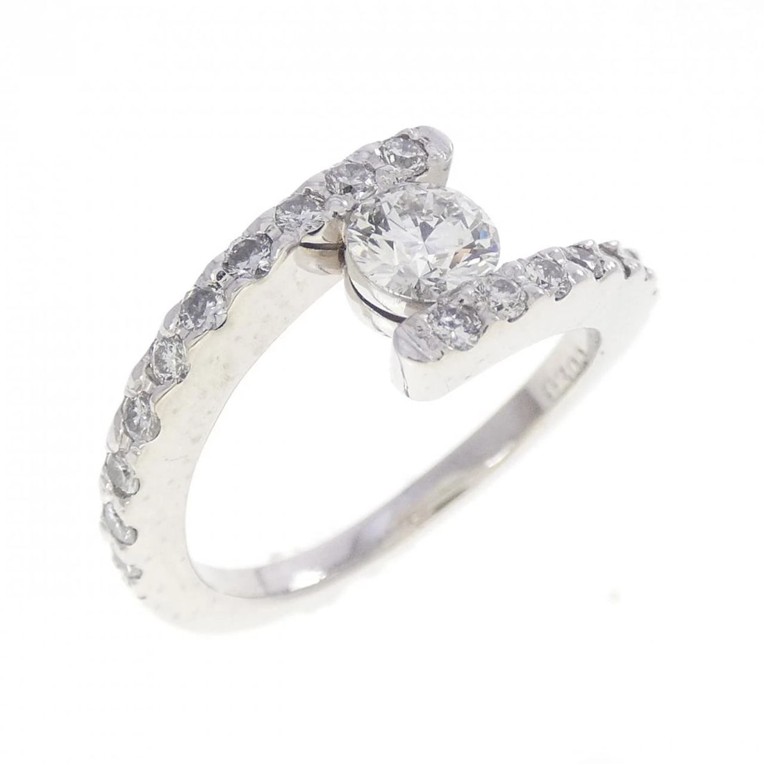 K18WG DIAMOND RING: K18WG Diamond Ring Brand: Unbranded Type/Style: Diamond Ring Material: K18 white gold, Main Stone Natural Color: WG Size: US4 Accessories: None Accessories Notice: When purchasing pre-owned goods,