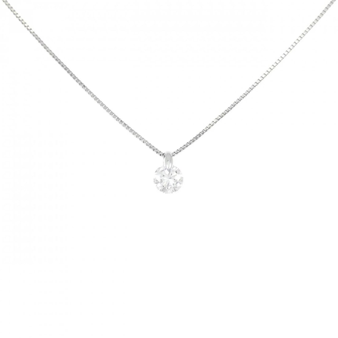 PT900/PT850 SOLITAIRE DIAMOND NECKLACE: PT900/PT850 Solitaire Diamond Necklace Brand: Unbranded Type/Style: Diamond Necklace Material: Platinum900/Platinum850, Main Stone Natural Color: PT Size: Length: 45cm Accessories: None Accessories