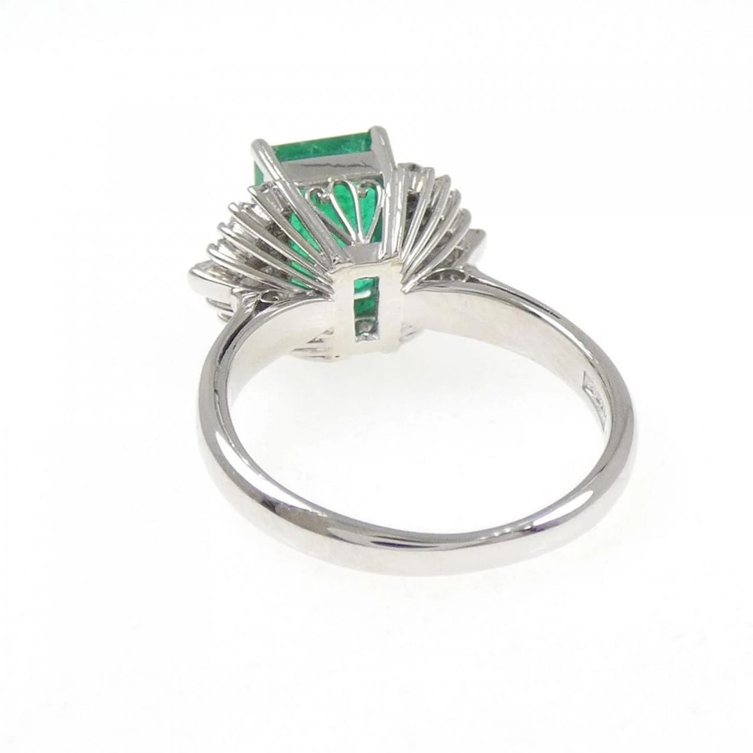 PT900 EMERALD RING - 3