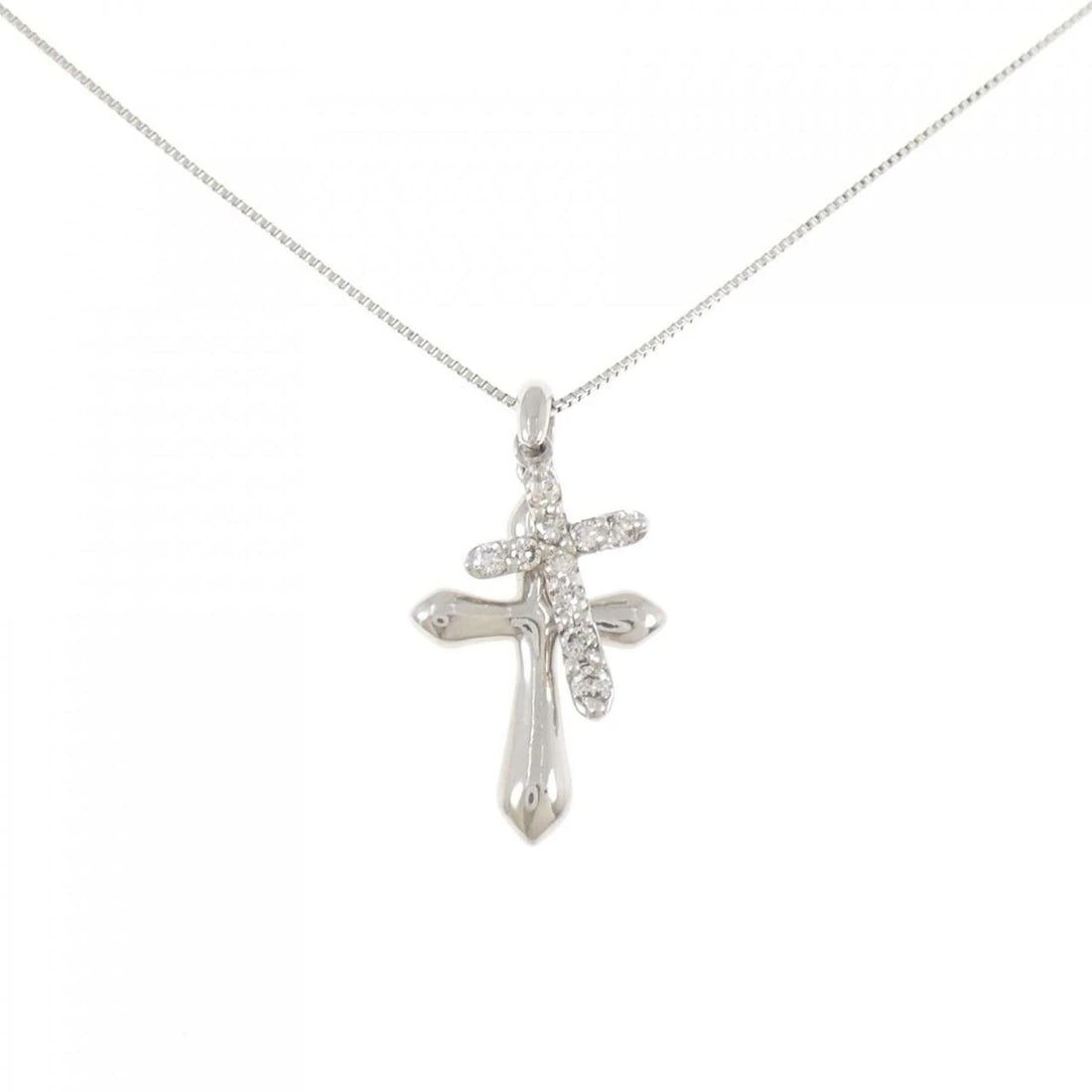 PT900/PT850 CROSS DIAMOND NECKLACE: PT900/PT850 Cross Diamond Necklace Brand: Unbranded Type/Style: Diamond Necklace Material: Platinum900/Platinum850, Main Stone Natural Color: PT Size: Length: 45cm Accessories: None Accessories