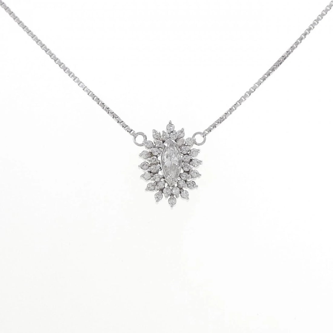 PT850 DIAMOND NECKLACE: PT850 Diamond Necklace Brand: Unbranded Type/Style: Diamond Necklace Material: Platinum850, Main Stone Natural Color: PT Size: Length: 41cm Accessories: None Accessories Notice: When purchasing