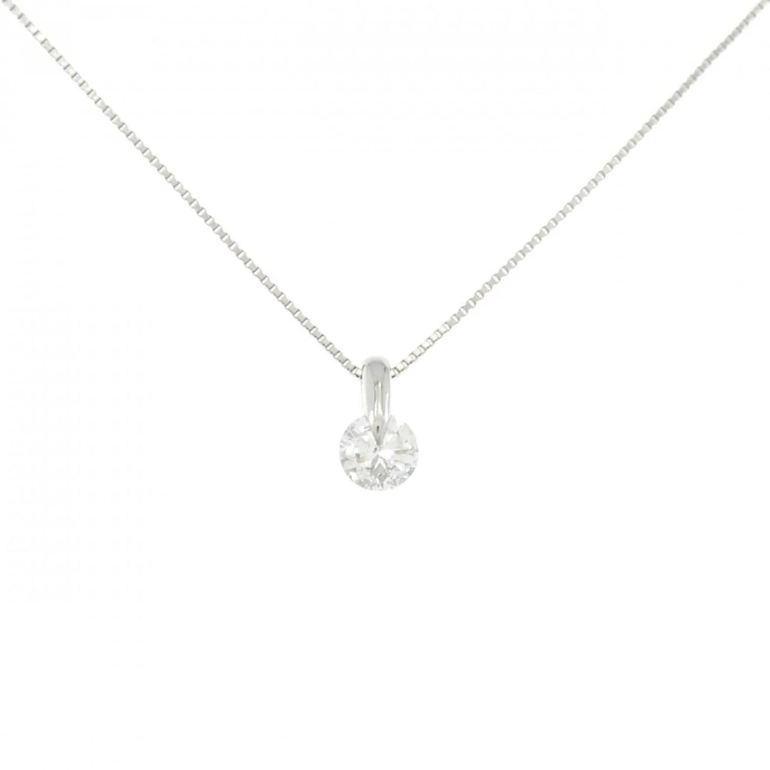PT900/PT850 DIAMOND NECKLACE: PT900/PT850 Diamond Necklace Brand: Unbranded Type/Style: Diamond Necklace Material: Platinum900/Platinum850, Main Stone Natural Color: PT Size: Length: 40cm Accessories: None Accessories Notice: