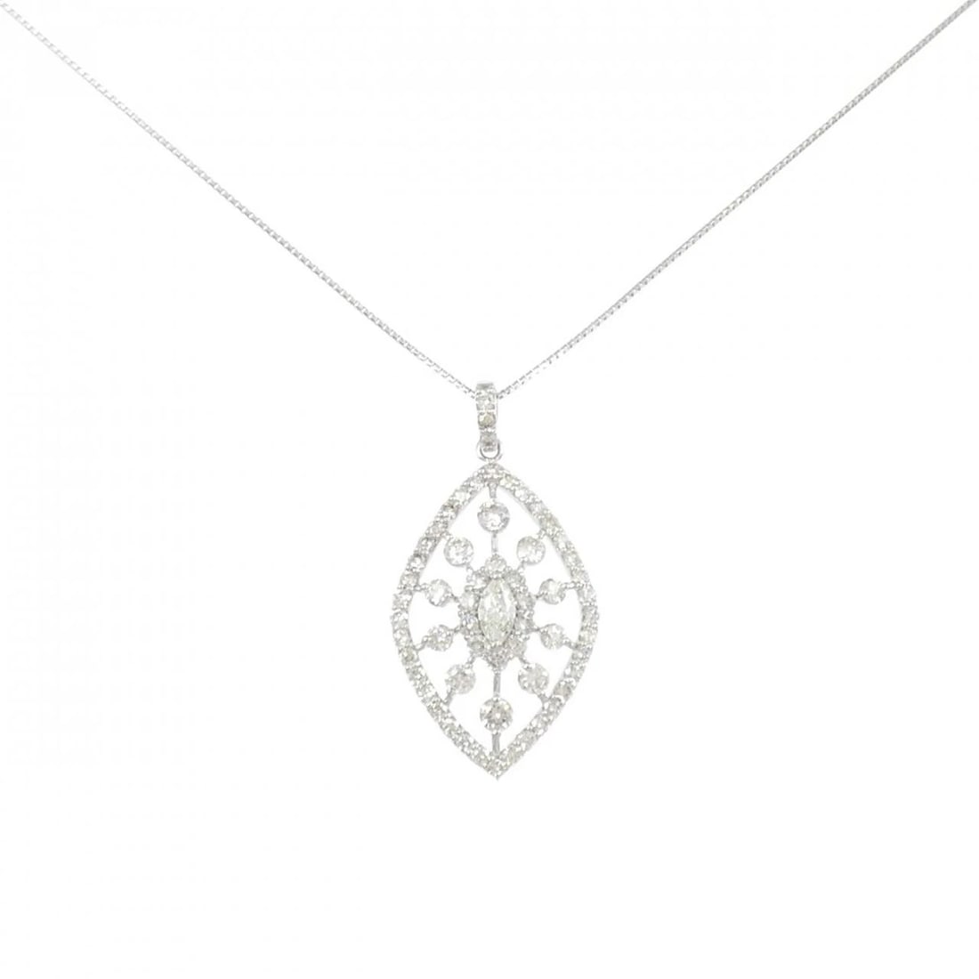 PT900/PT850 DIAMOND NECKLACE: PT900/PT850 Diamond Necklace Brand: Unbranded Type/Style: Diamond Necklace Material: Platinum900/Platinum850, Main Stone Natural Color: PT Size: Length: 45cm Accessories: None Accessories Notice: