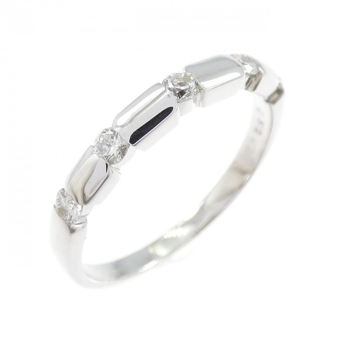 K18WG DIAMOND RING: K18WG Diamond Ring Brand: Unbranded Type/Style: Diamond Ring Material: K18 white gold, Main Stone Natural Color: WG Size: US 5 Accessories: None Accessories Notice: When purchasing pre-owned goods,