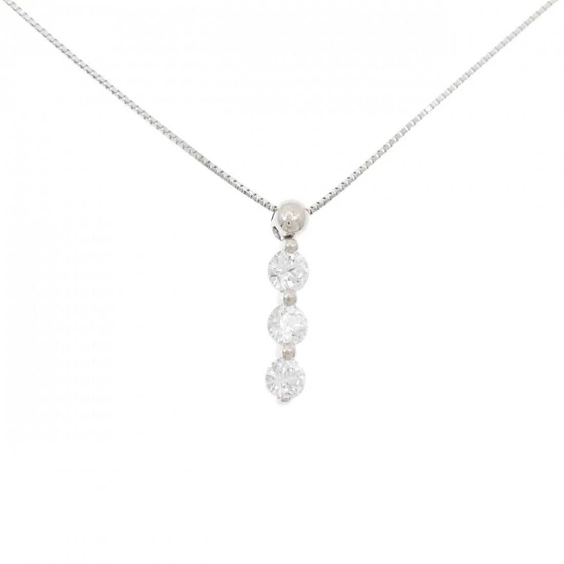 PT/PT850 THREE STONE DIAMOND NECKLACE: PT/PT850 Three Stone Diamond Necklace Brand: Unbranded Type/Style: Diamond Necklace Material: Platinum/Platinum850, Main Stone Natural Color: PT Size: Length: 45cm Accessories: None Accessories