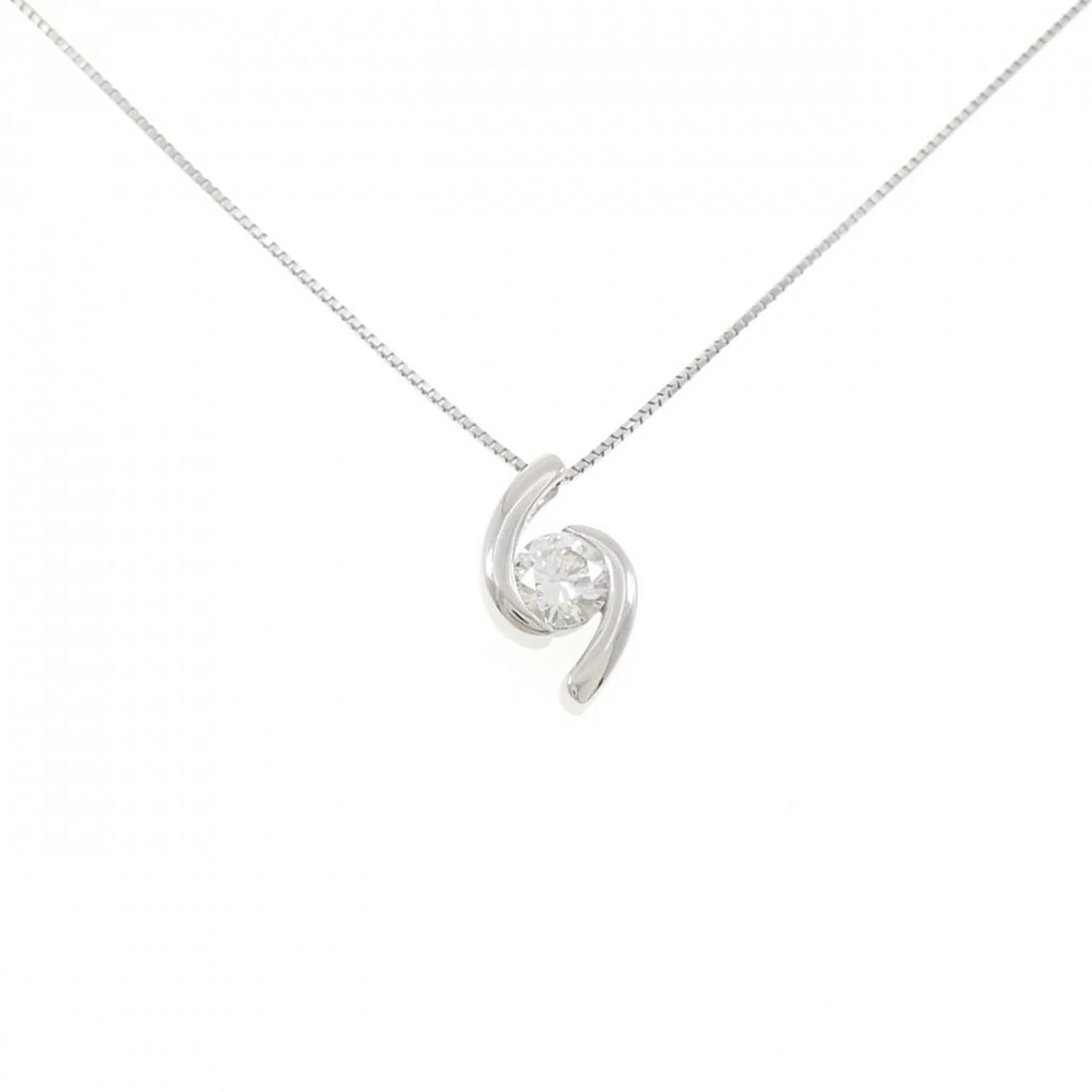 PT900/PT850 DIAMOND NECKLACE: PT900/PT850 Diamond Necklace Brand: Unbranded Type/Style: Diamond Necklace Material: Platinum900/Platinum850, Main Stone Natural Color: PT Size: Length: 45cm Accessories: None Accessories Notice: