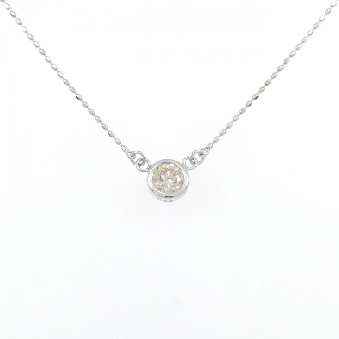 K18WG SOLITAIRE DIAMOND NECKLACE: K18WG Solitaire Diamond Necklace Brand: Unbranded Type/Style: Diamond Necklace Material: K18 white gold, Main Stone Natural Color: WG Size: Length: 45cm Accessories: None Accessories Notice: When