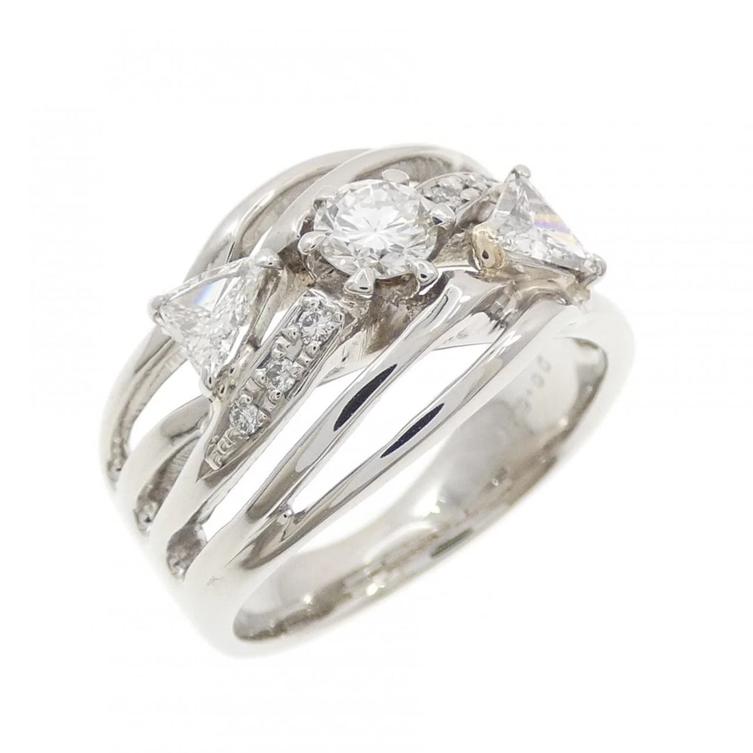PT900 DIAMOND RING: PT900 Diamond Ring Brand: Unbranded Type/Style: Diamond Ring Material: Platinum900, Main Stone Natural Color: PT Size: US 6 Accessories: None Accessories Notice: When purchasing pre-owned goods,