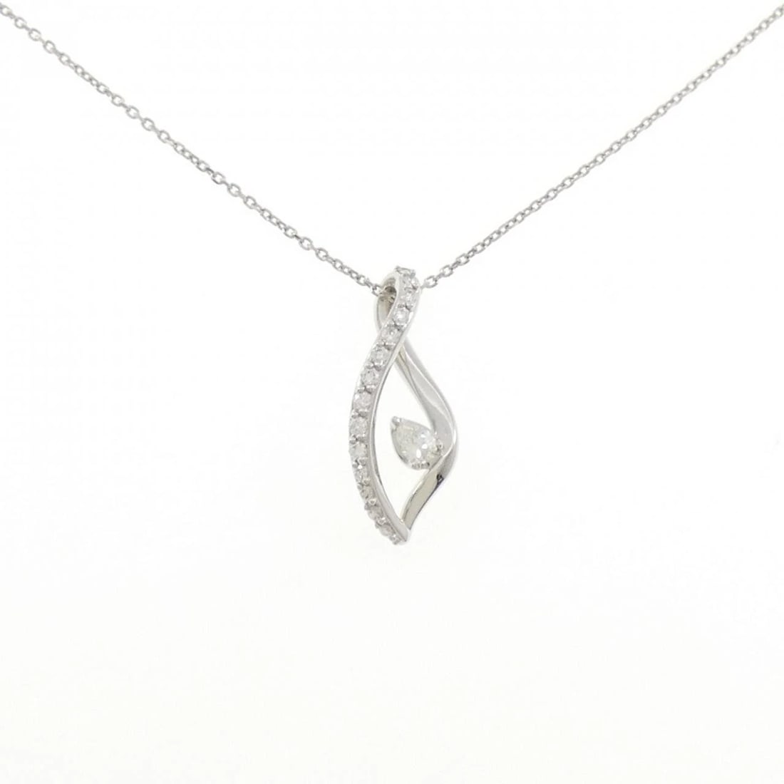 DIAMOND NECKLACE: Diamond Necklace Brand: 4? Type/Style: 4?C Necklace Material: Platinum850, Main Stone Natural Color: PT Size: Length: 50cm Accessories: None Accessories Notice: When purchasing pre-owned goods,