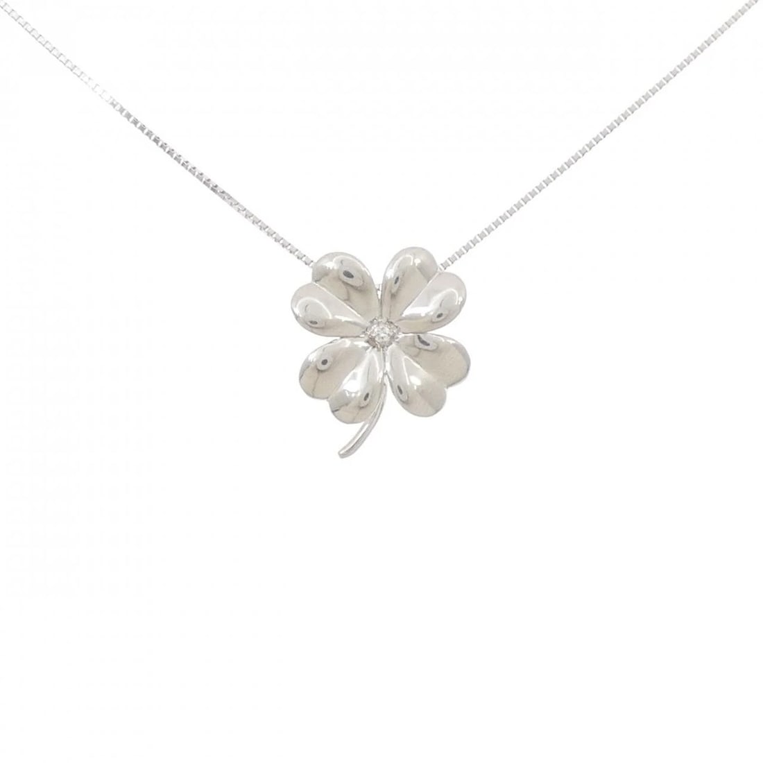 PT900/PT850 CLOVER DIAMOND NECKLACE: PT900/PT850 Clover Diamond Necklace Brand: Unbranded Type/Style: Diamond Necklace Material: Platinum900/Platinum850, Main Stone Natural Color: PT Size: Length: 45cm Accessories: None Accessories