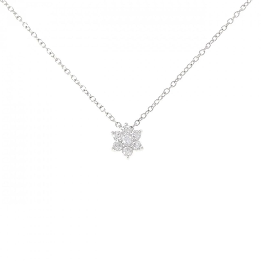 PT900/PT850 FLOWER DIAMOND NECKLACE: PT900/PT850 Flower Diamond Necklace Brand: Unbranded Type/Style: Diamond Necklace Material: Platinum900/Platinum850, Main Stone Natural Color: PT Size: Length: 40cm Accessories: None Accessories