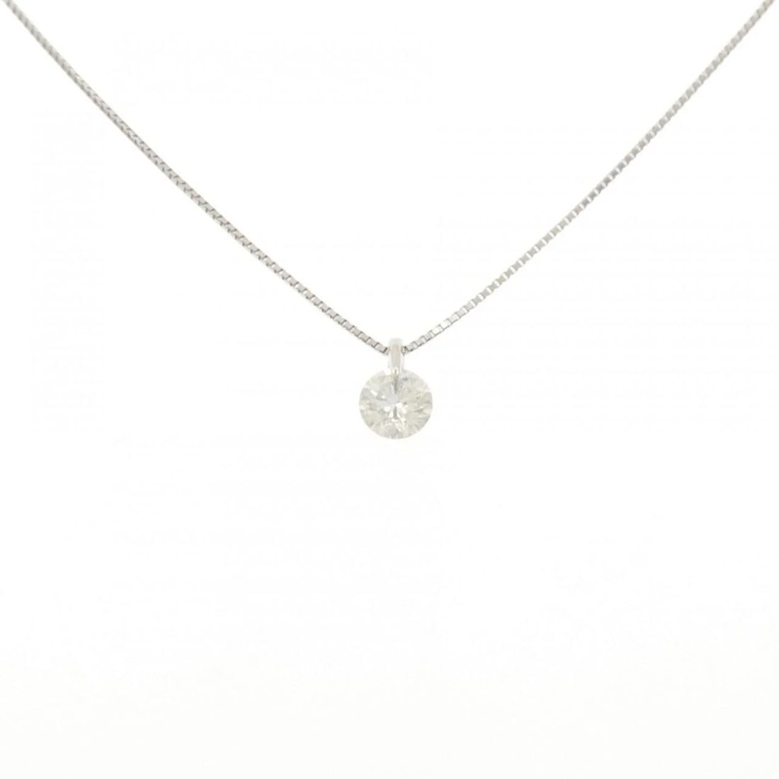 PT900/PT850 SOLITAIRE DIAMOND NECKLACE: PT900/PT850 Solitaire Diamond Necklace Brand: Unbranded Type/Style: Diamond Necklace Material: Platinum900/Platinum850, Main Stone Natural Color: PT Size: Length: 45cm Accessories: None Accessories