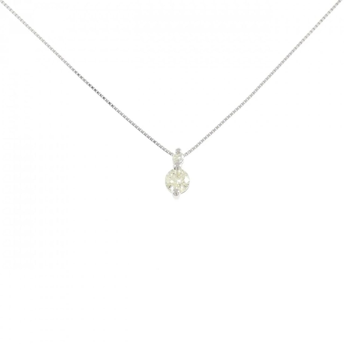 PT900/PT850 DIAMOND NECKLACE: PT900/PT850 Diamond Necklace Brand: Unbranded Type/Style: Diamond Necklace Material: Platinum900/Platinum850, Main Stone Natural Color: PT Size: Length: 45cm Accessories: None Accessories Notice: