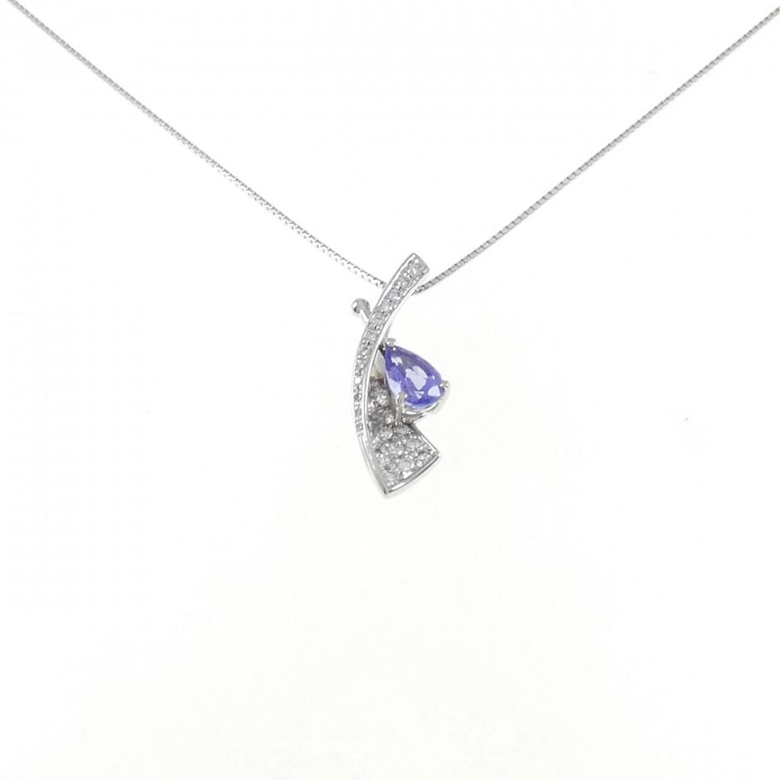 PT900/PT850 TANZANITE NECKLACE: PT900/PT850 Tanzanite Necklace Brand: Unbranded Type/Style: Tanzanite Necklace Material: Platinum900/Platinum850, Main Stone Tanzanite, Natural Color: PT Size: Length: 45cm Accessories: None