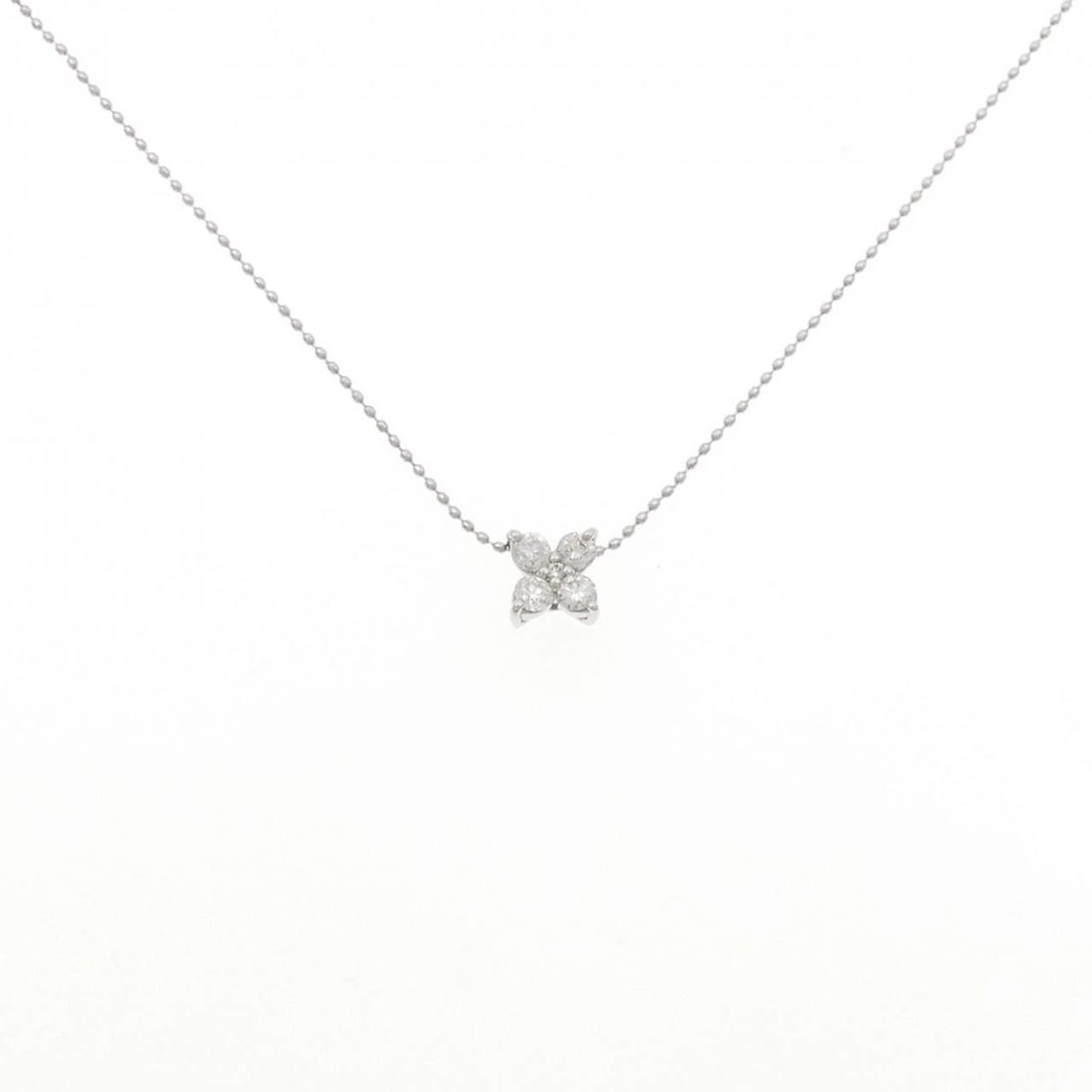 PT900/PT850 FLOWER DIAMOND NECKLACE: PT900/PT850 Flower Diamond Necklace Brand: Unbranded Type/Style: Diamond Necklace Material: Platinum900/Platinum850, Main Stone Natural Color: PT Size: Length: 40cm Accessories: None Accessories