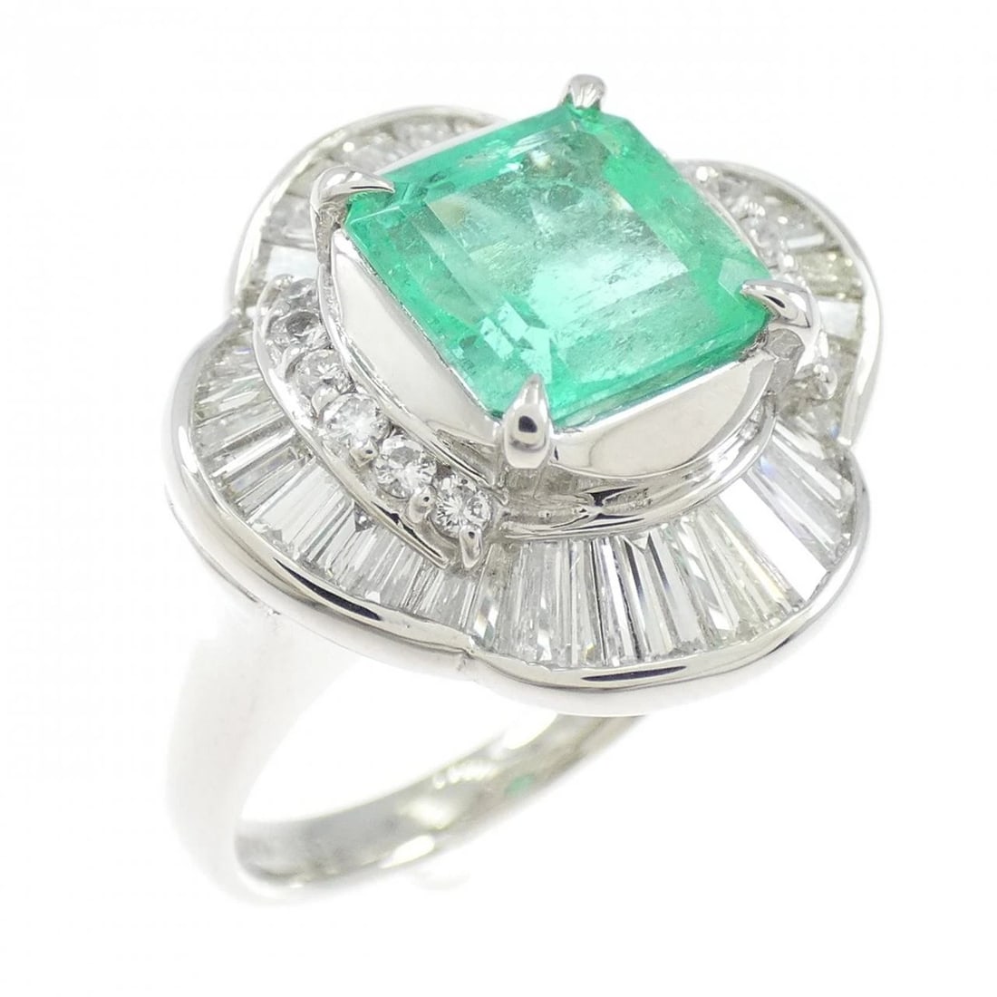 PT900 EMERALD RING: PT900 Emerald Ring Brand: Unbranded Type/Style: Emerald Ring Material: Platinum901, Main Stone Emerald, Natural Color: PT Size: US6 1/2 Accessories: None Accessories Notice: When purchasing pre-owned