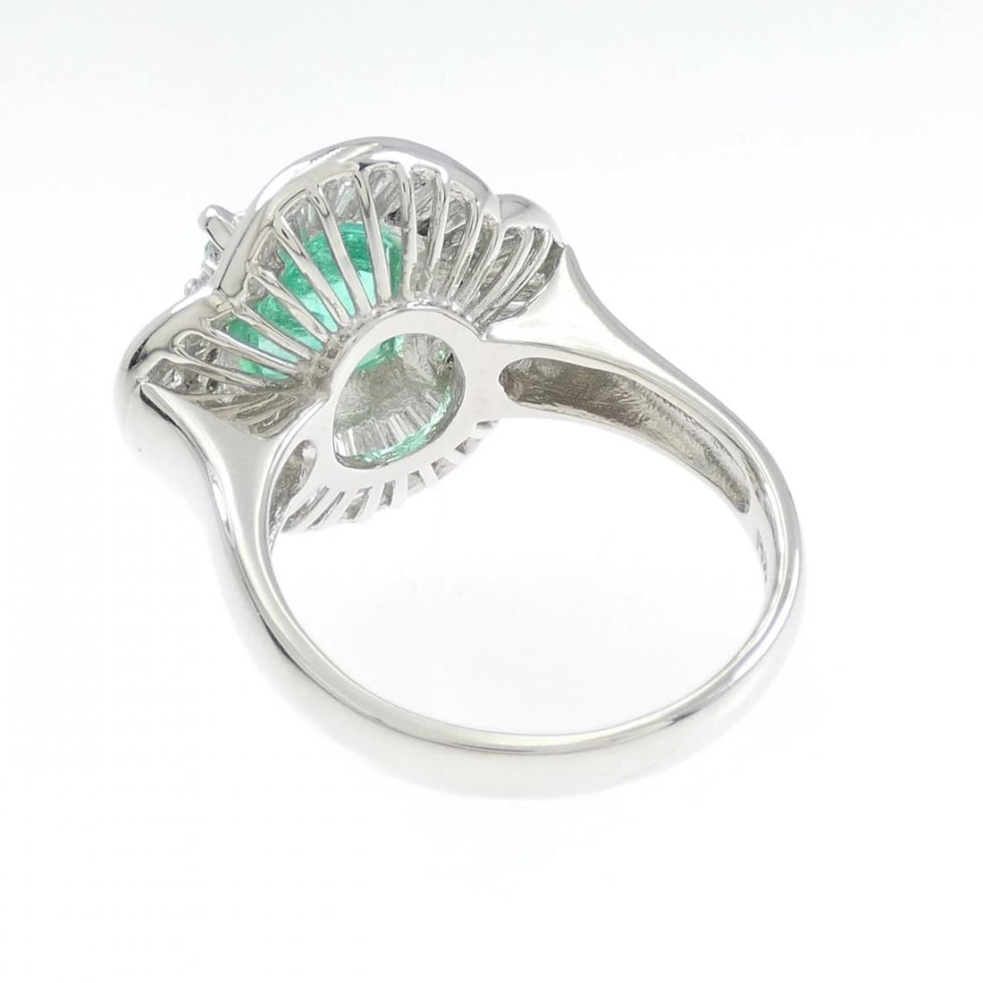 PT900 EMERALD RING - 3