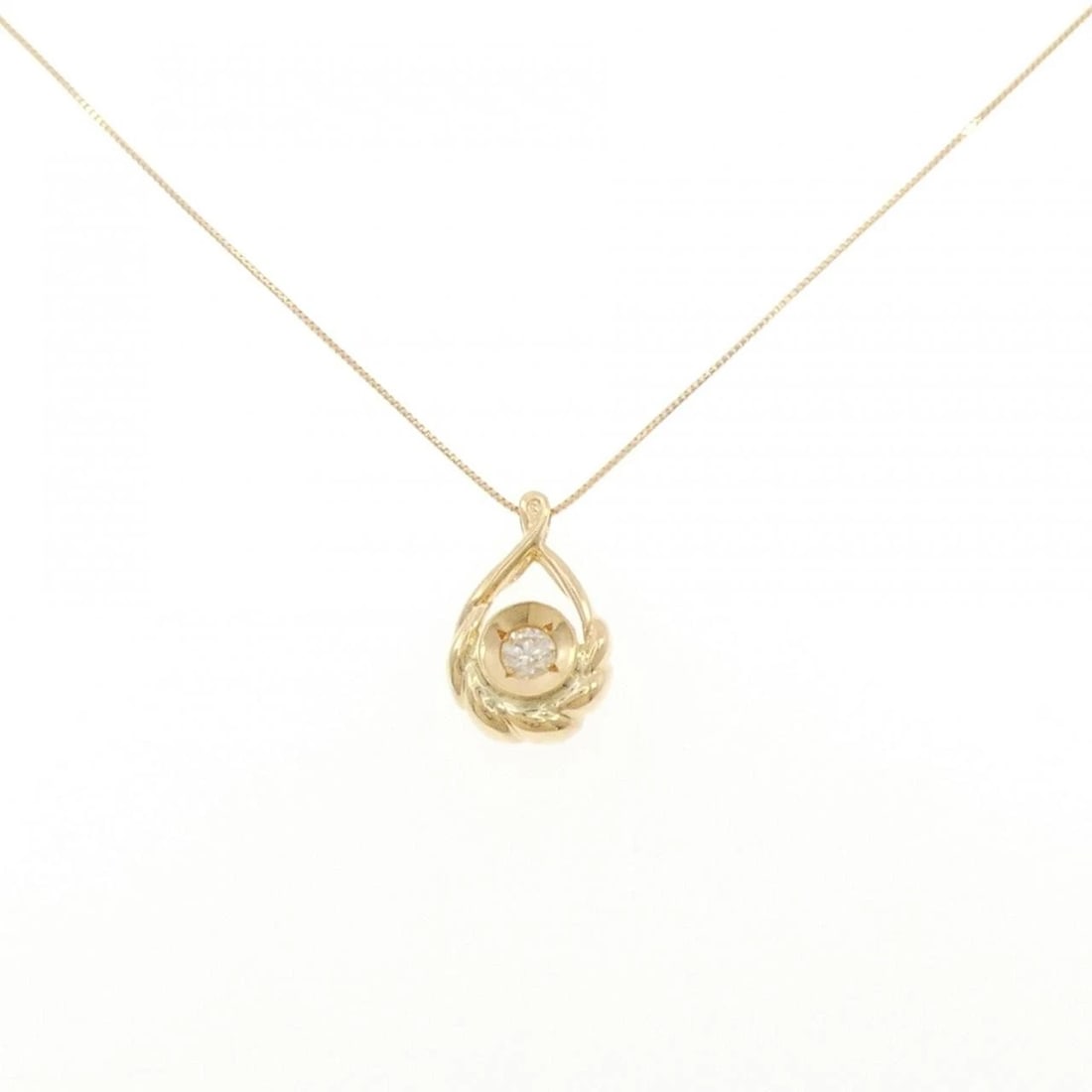 K18YG DIAMOND NECKLACE: K18YG Diamond Necklace Brand: Unbranded Type/Style: Diamond Necklace Material: K18 yellow gold, Main Stone Natural Color: YG Size: Length: 45cm Accessories: None Accessories Notice: When purchasing