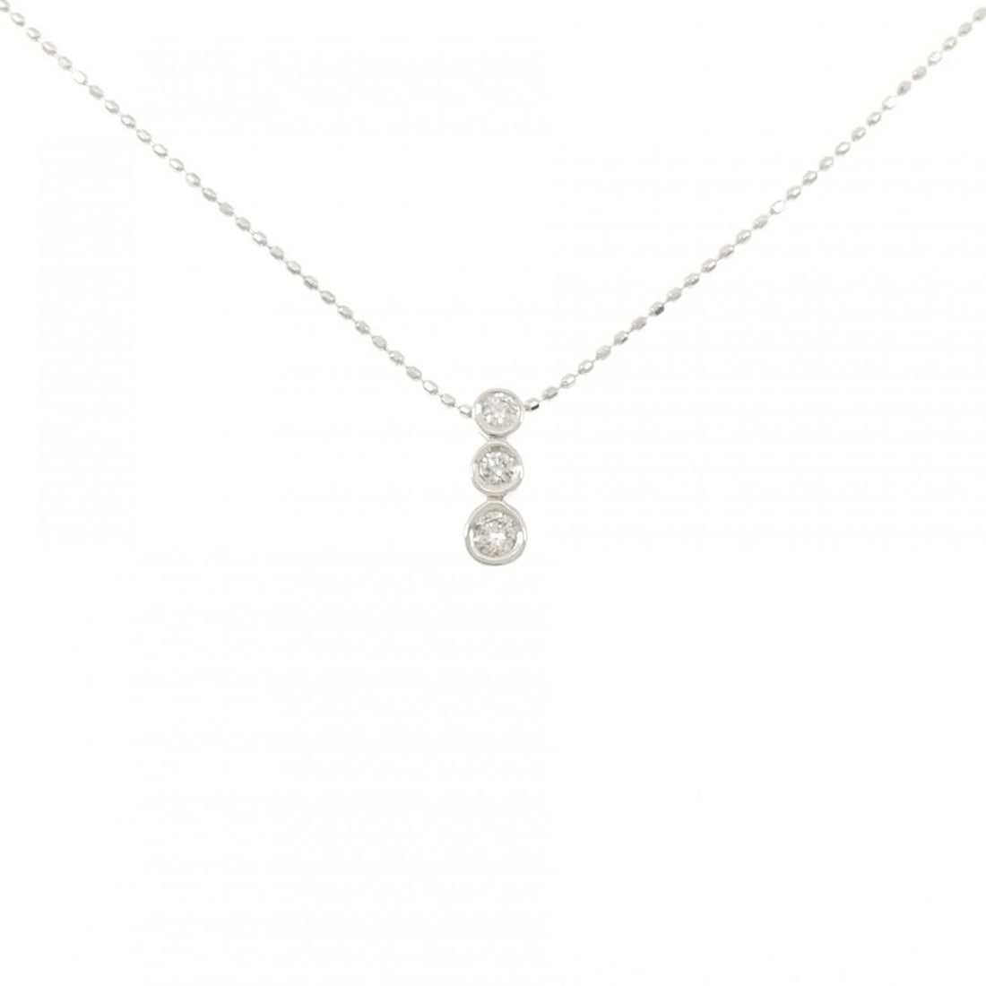K18WG DIAMOND NECKLACE: K18WG Diamond Necklace Brand: Unbranded Type/Style: Diamond Necklace Material: K18 white gold, Main Stone Natural Color: WG Size: Length: 40cm Accessories: None Accessories Notice: When purchasing