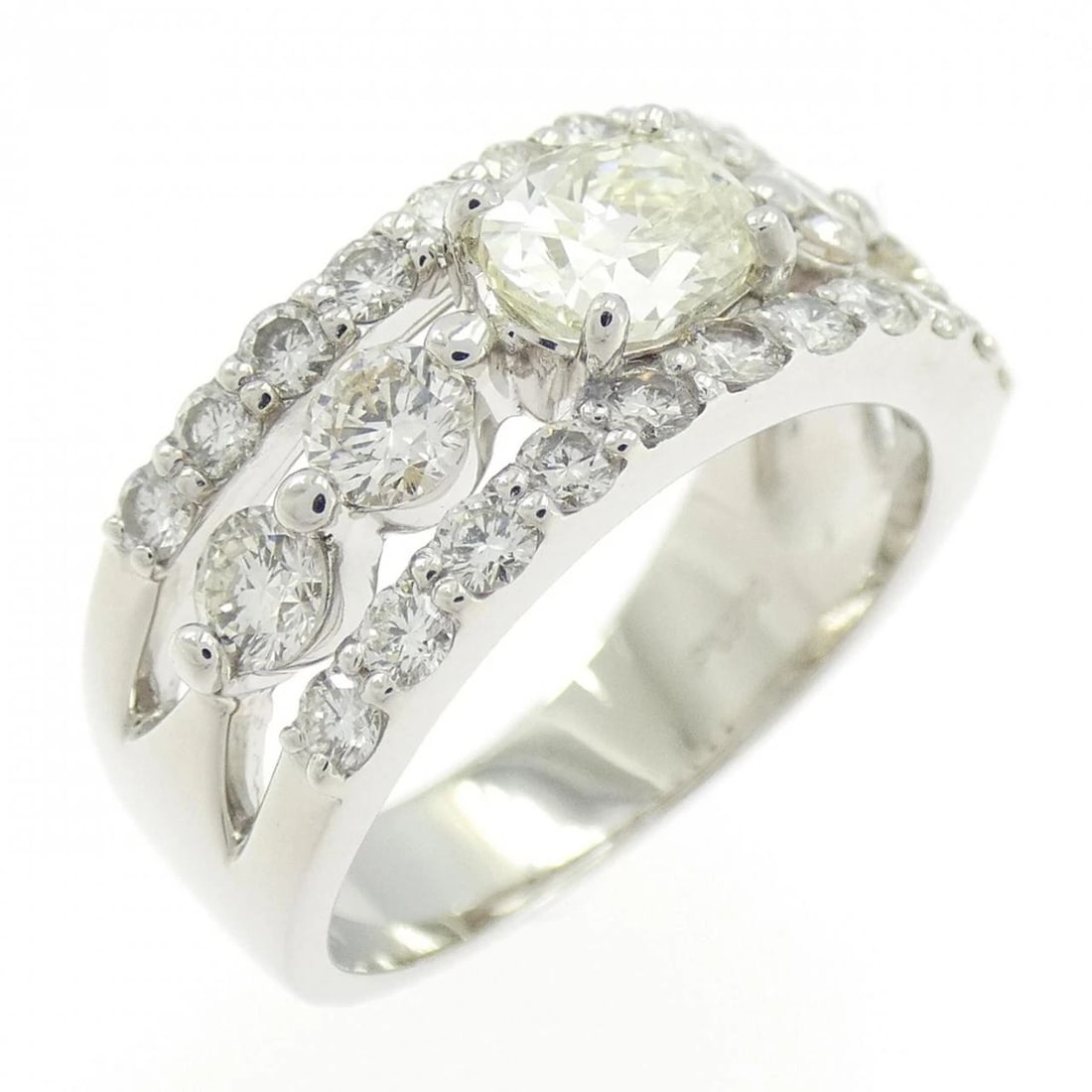 PT900 DIAMOND RING: PT900 Diamond Ring Brand: Unbranded Type/Style: Diamond Ring Material: Platinum900, Main Stone Natural Color: PT Size: US6 1/4 Accessories: None Accessories Notice: When purchasing pre-own
