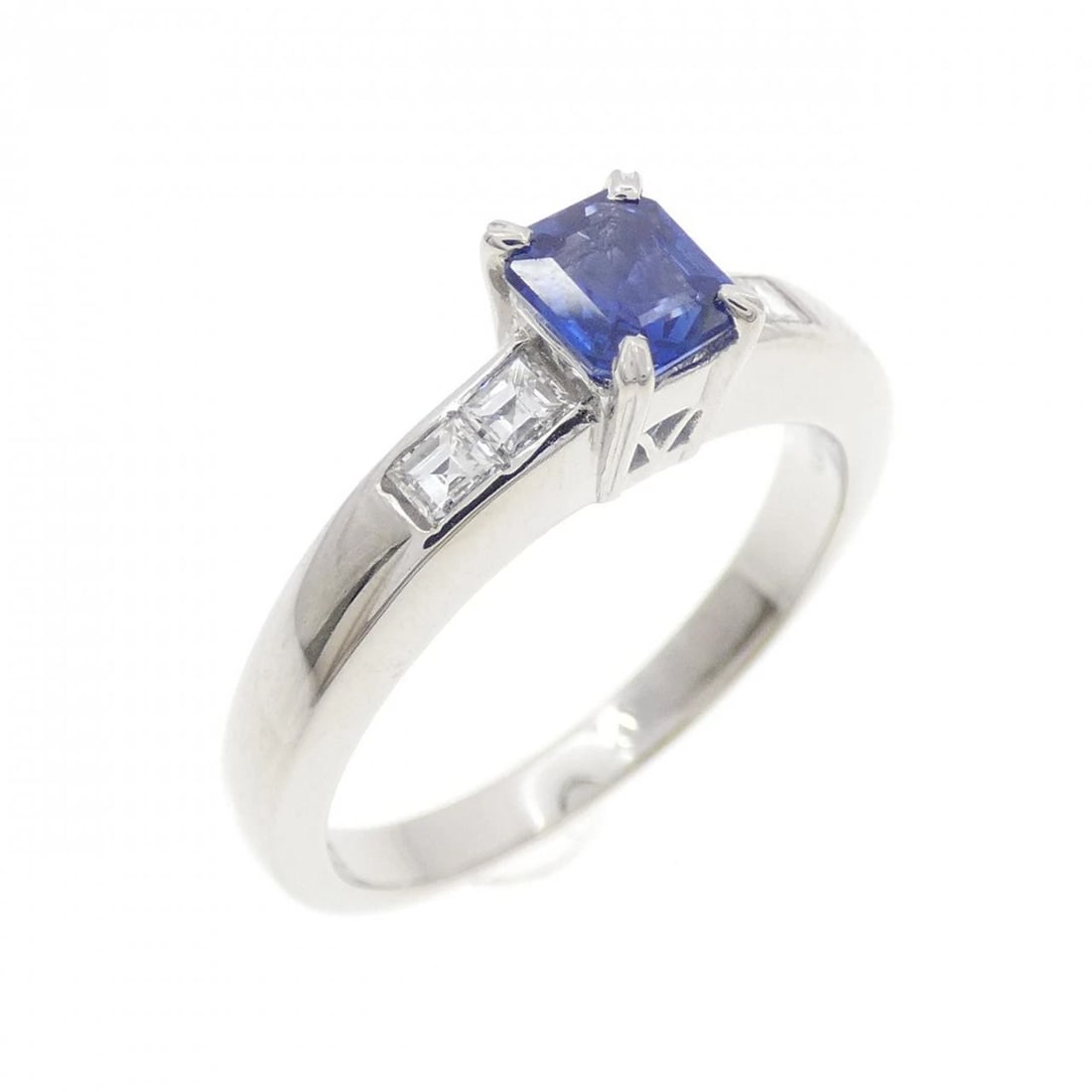 PT900 SAPPHIRE RING: PT900 Sapphire Ring Brand: Unbranded Type/Style: Sapphire Ring Material: Platinum900, Main Stone Sapphire, Natural Color: PT Size: US5 1/2 Accessories: None Accessories Notice: When purchasing