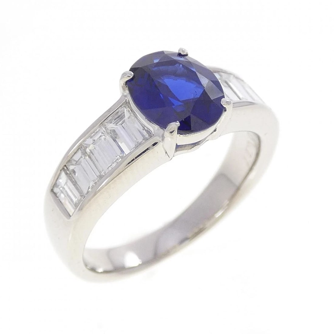 PT900 SAPPHIRE RING: PT900 Sapphire Ring Brand: Unbranded Type/Style: Sapphire Ring Material: Platinum900, Main Stone Sapphire Color: PT Size: US5 3/4 Accessories: None Accessories Notice: When purchasing pre-owned