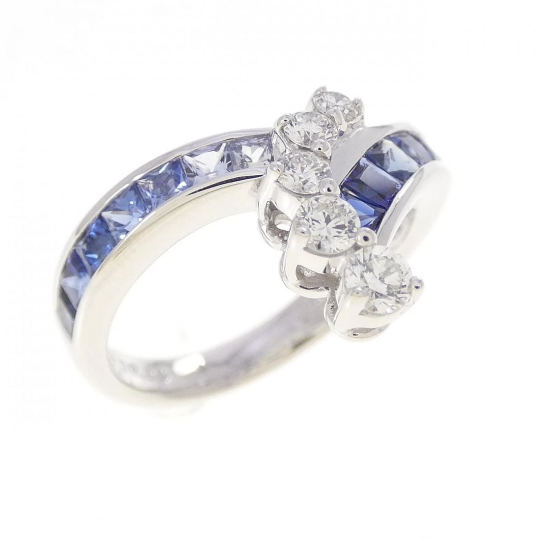 JUNET SAPPHIRE RING: Junet Sapphire Ring Brand: JUNE Type/Style: June Ring Material: 750 white gold, Main Stone Sapphire, Natural Color: WG Size: US5 Accessories: None Accessories Notice: When purchasing pre-owned goods,