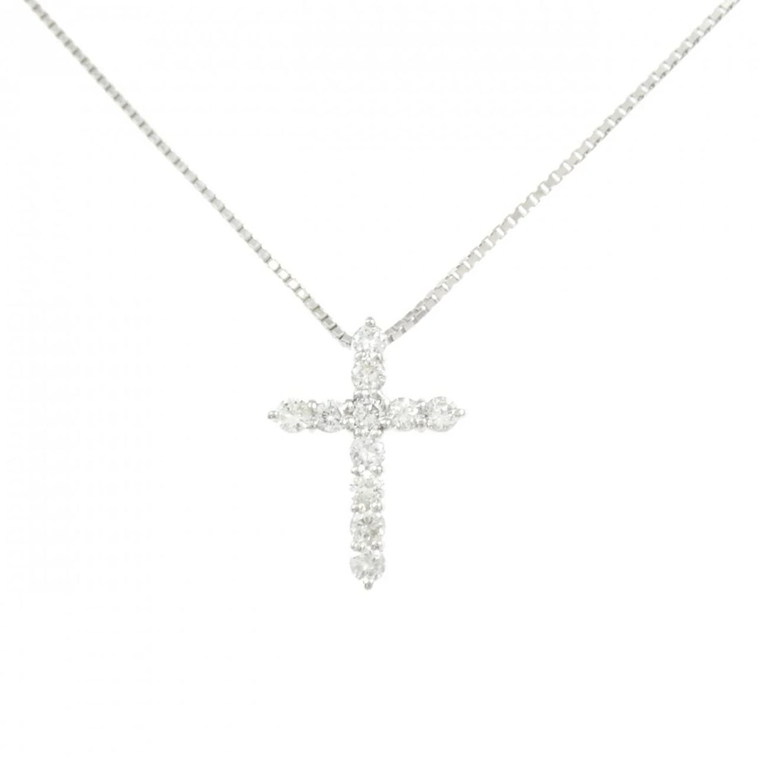 PT900/PT850 CROSS DIAMOND NECKLACE: PT900/PT850 Cross Diamond Necklace Brand: Unbranded Type/Style: Diamond Necklace Material: Platinum900/Platinum850, Main Stone Natural Color: PT Size: Length: 40cm Accessories: None Accessories